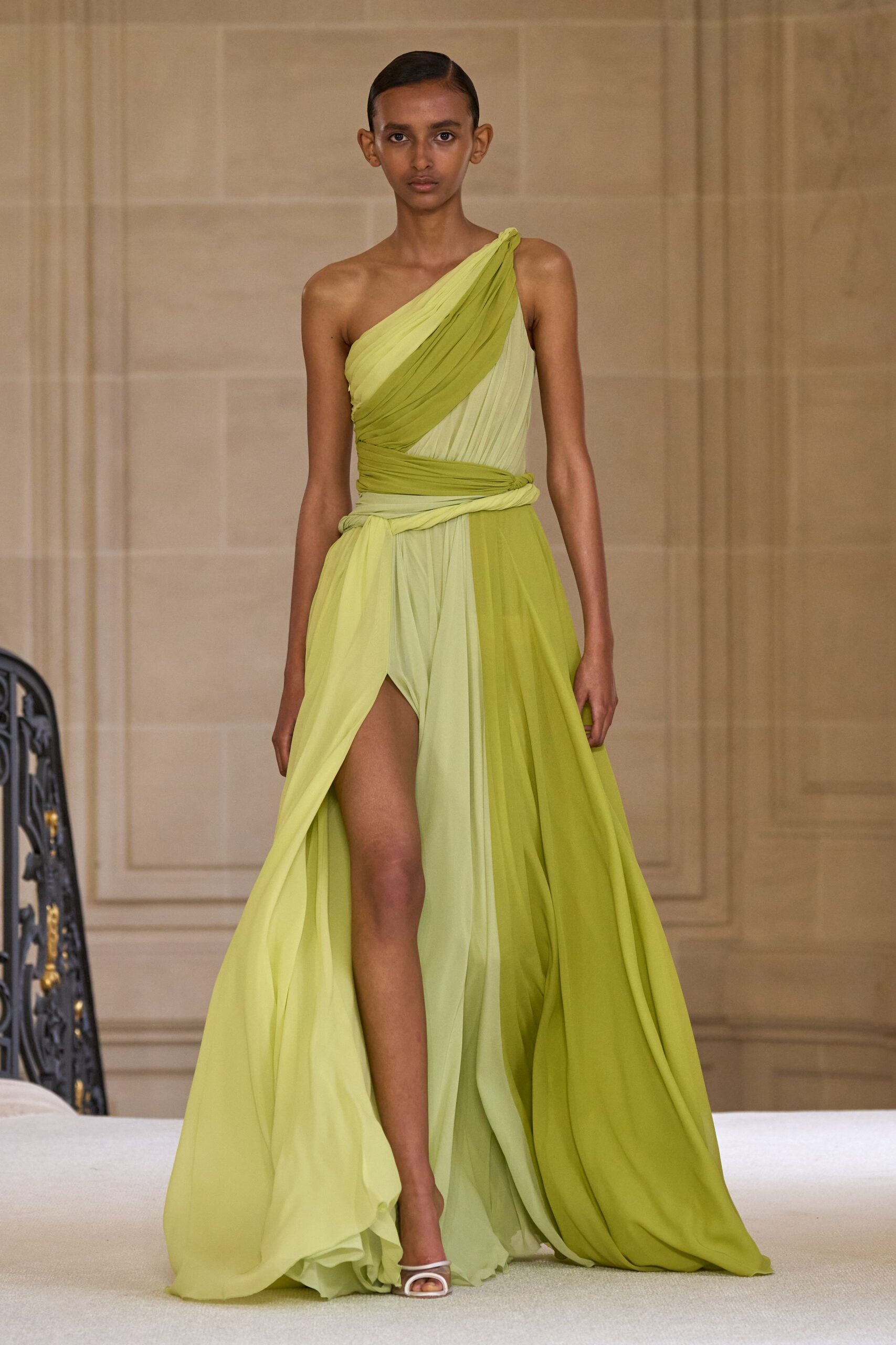 Giambattista Valli Spring 2025 Ready-to-Wear Look 51