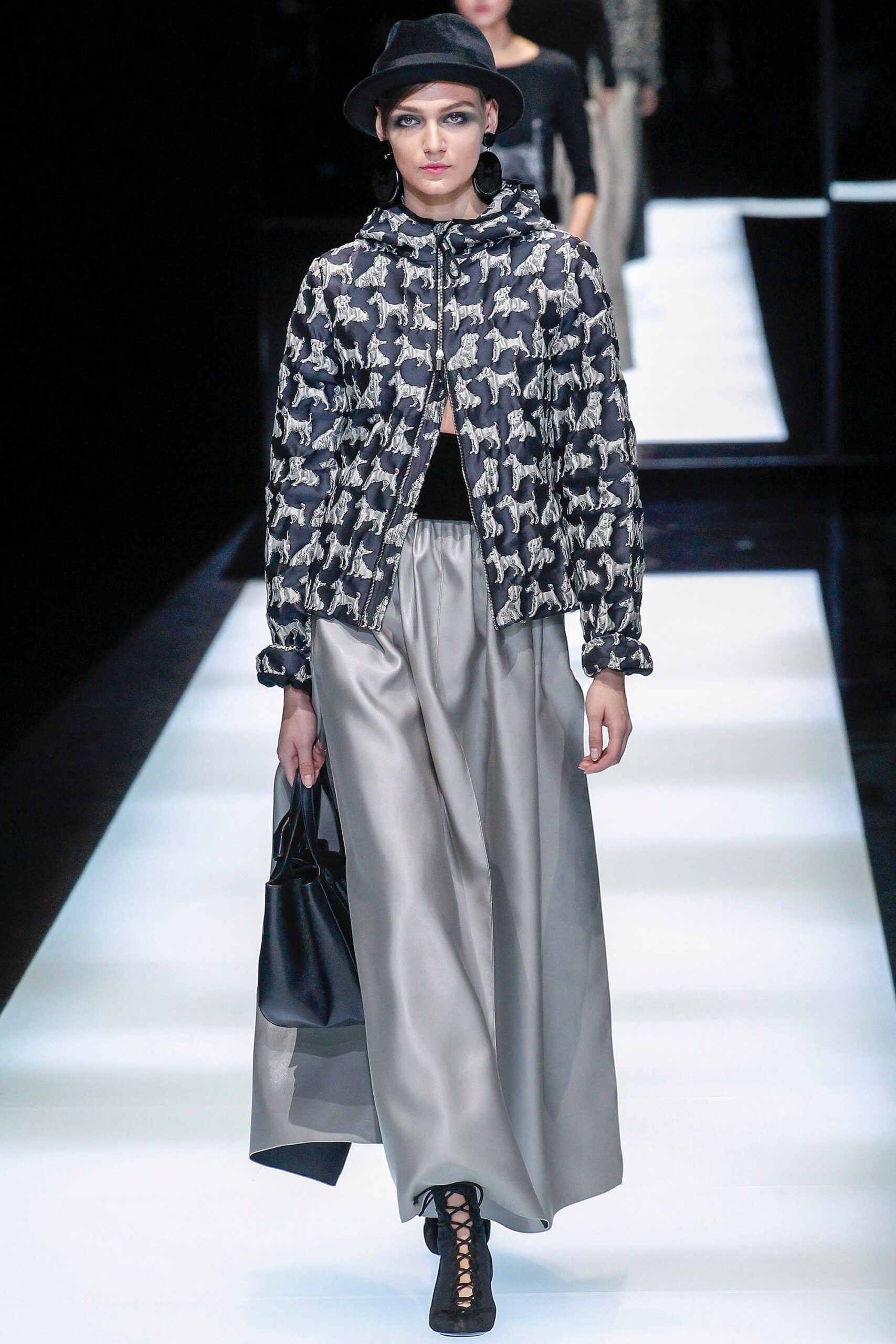 black cotton long-sleeve collared fitted printed jacket