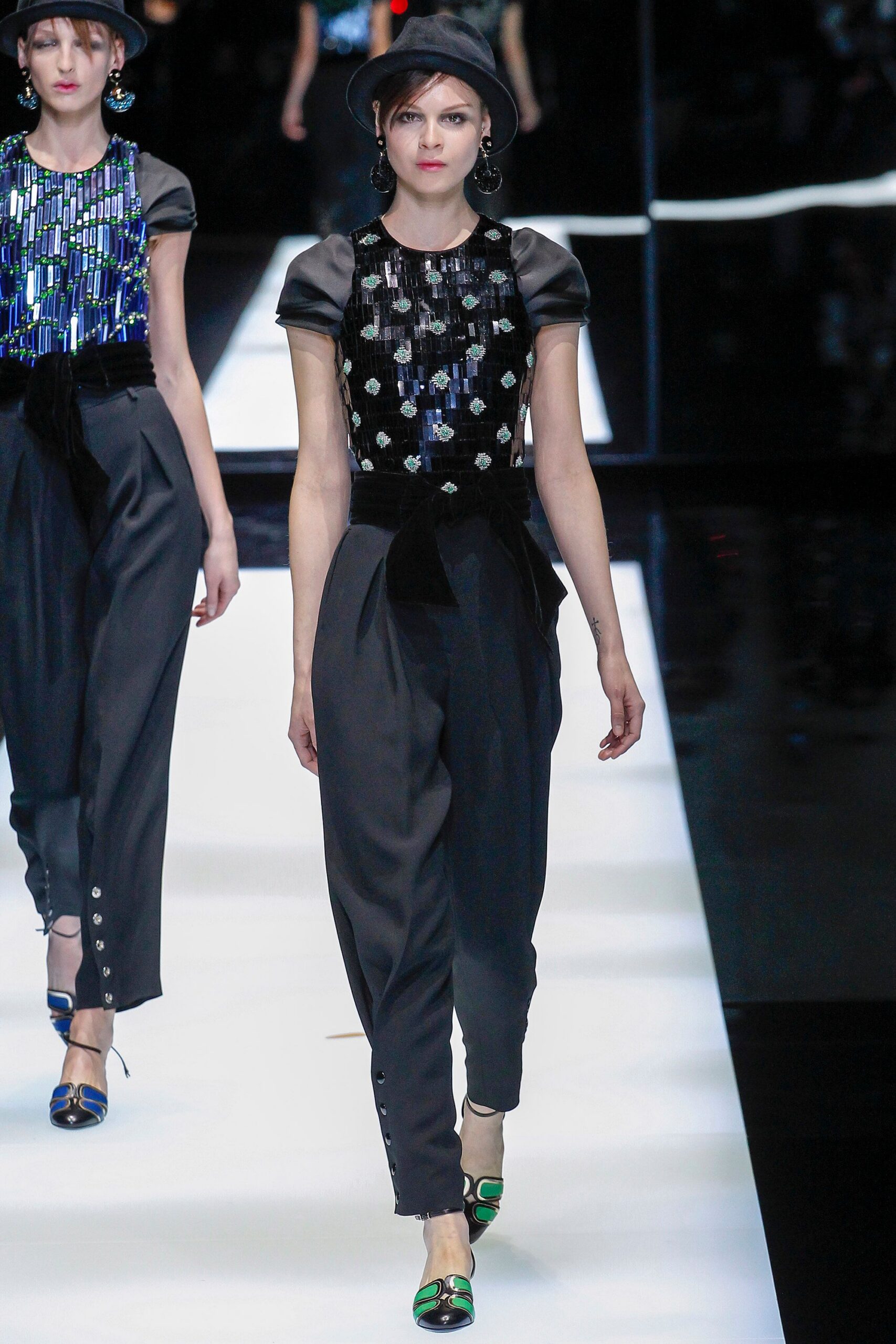 black silk short-sleeve v-neck fitted embroidered top