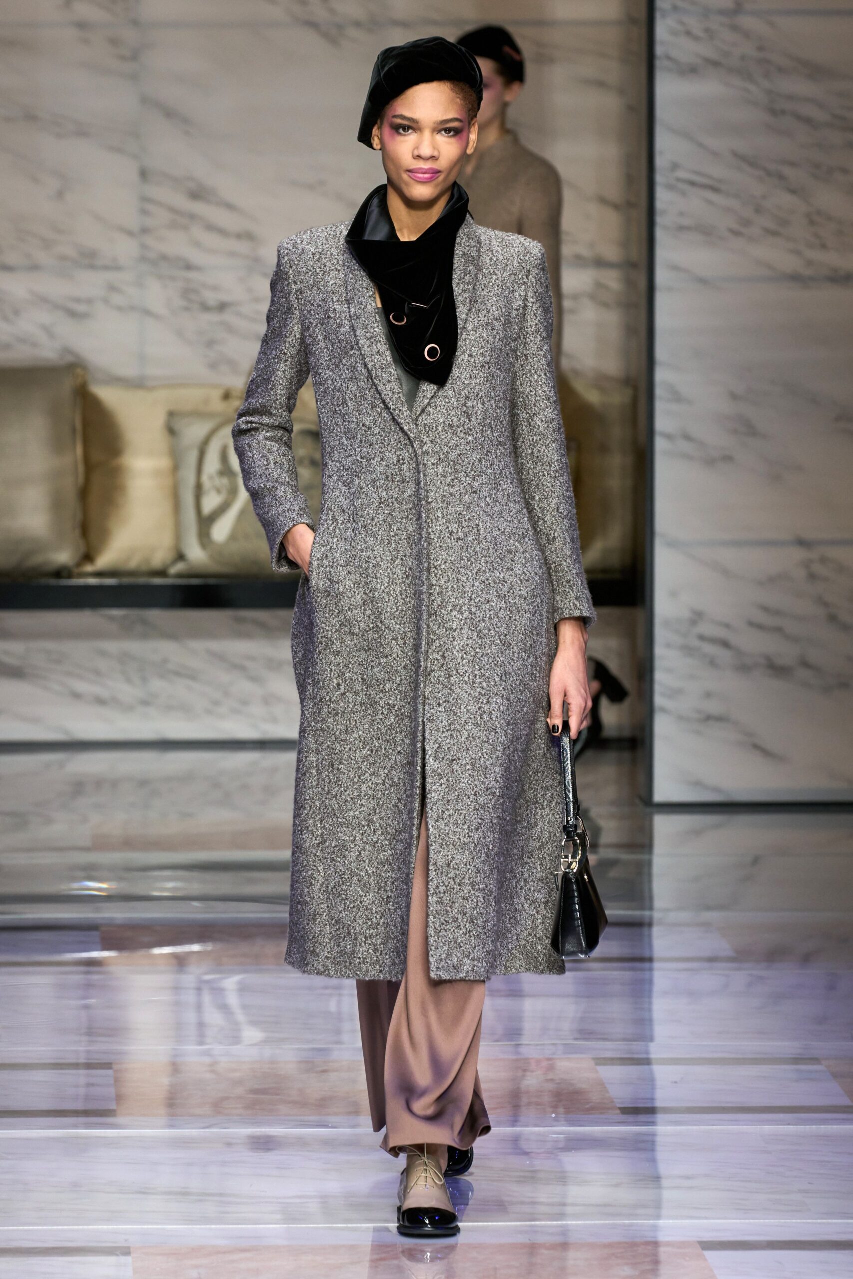 gray wool long-sleeve collared tailored buttoned pockets coat