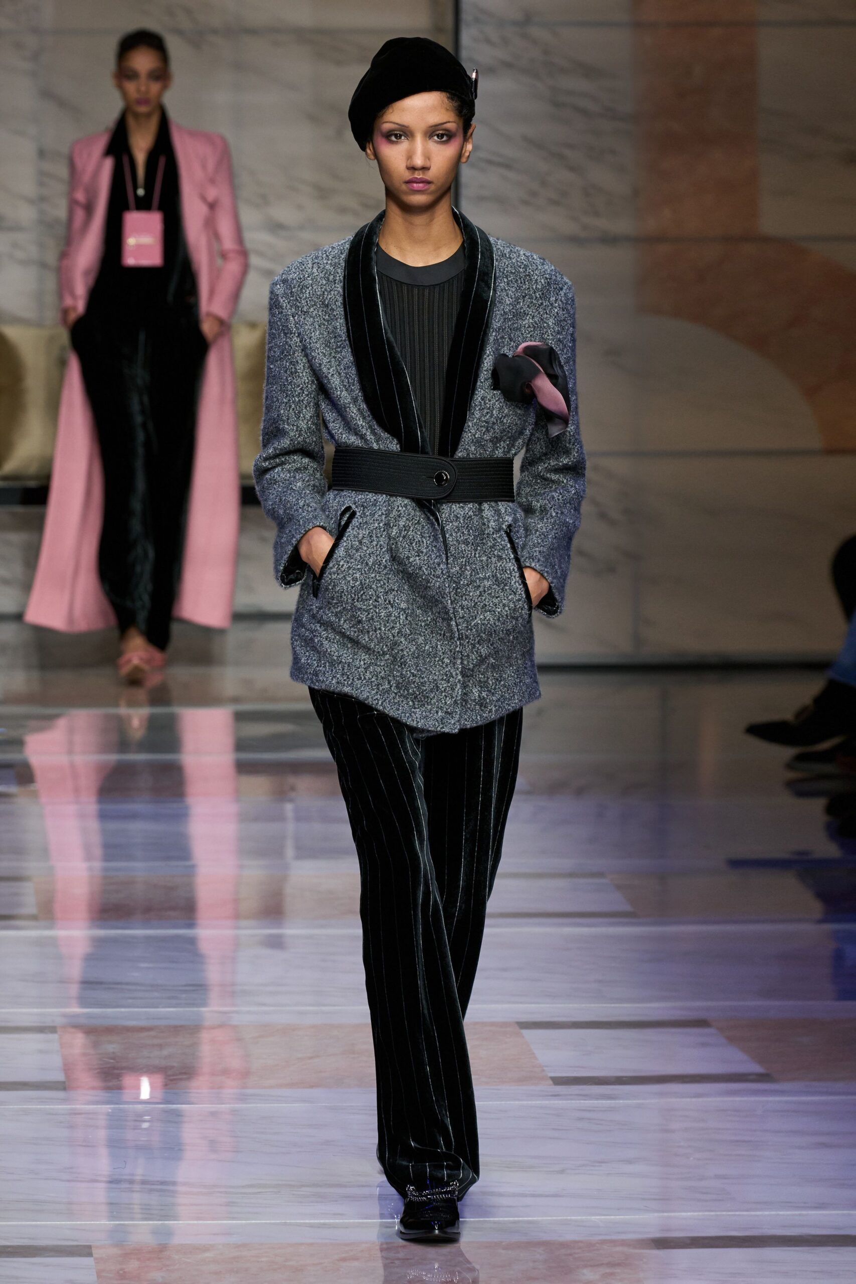 gray wool long-sleeve collared tailored buttoned blazer