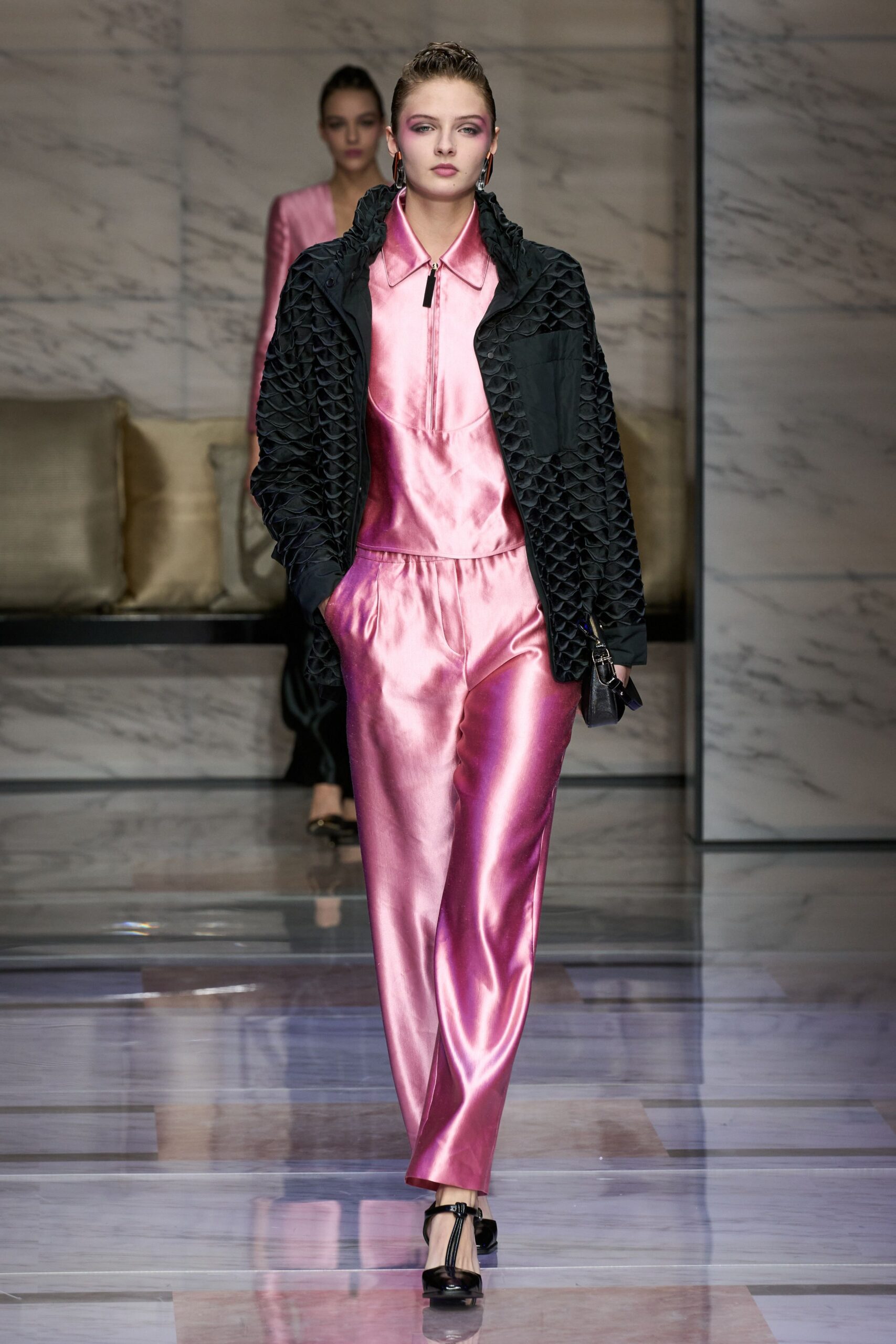 black silk long-sleeve collared fitted pleated jacket