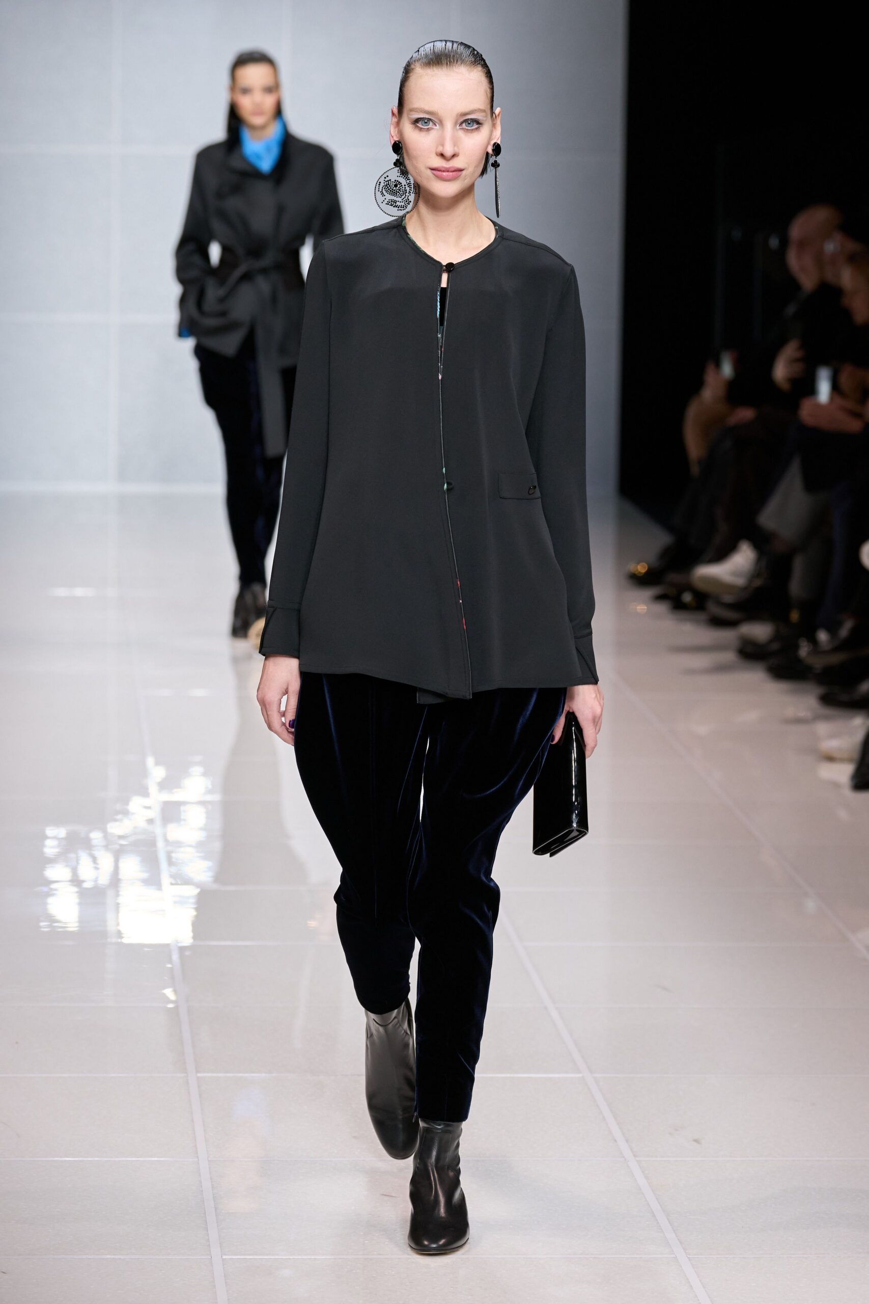 black silk long-sleeve collared tailored zippered blazer