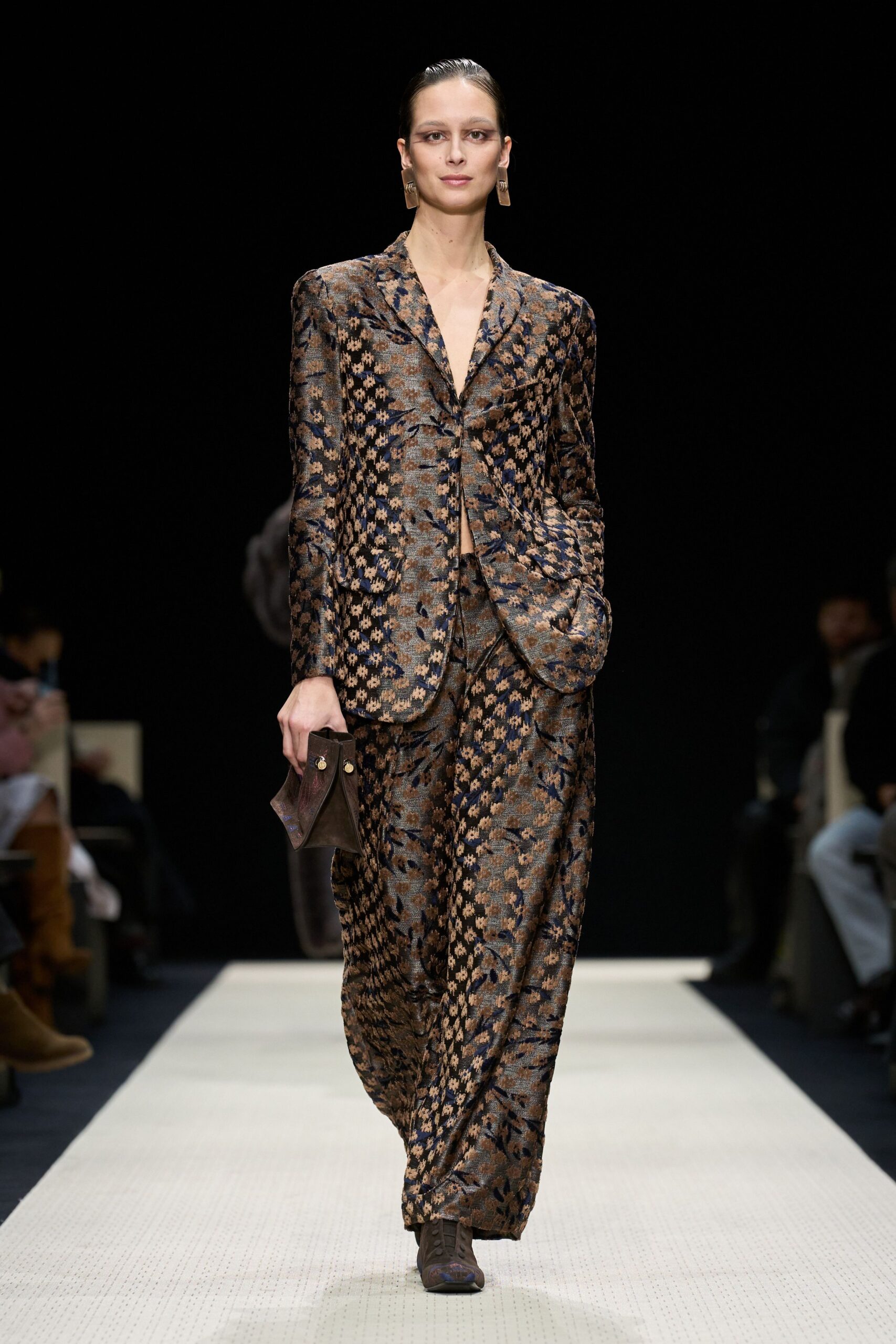 Giorgio Armani Fall 2025 Ready-to-Wear Look 15