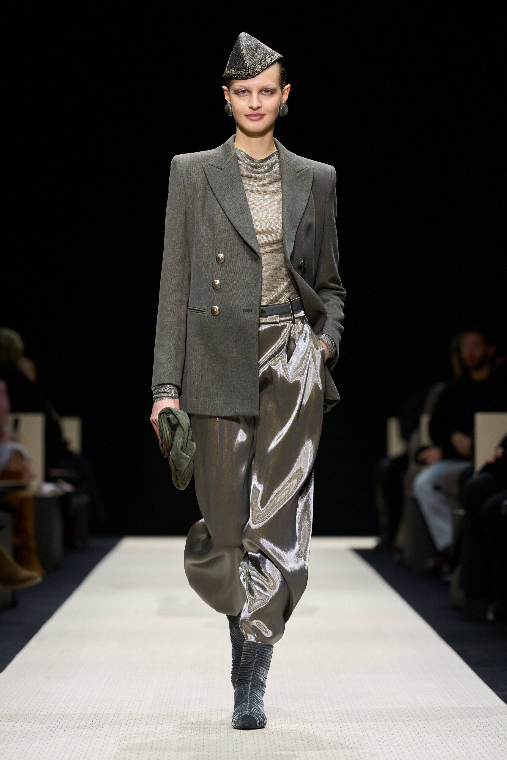 Giorgio Armani Fall 2025 Ready-to-Wear Look 32
