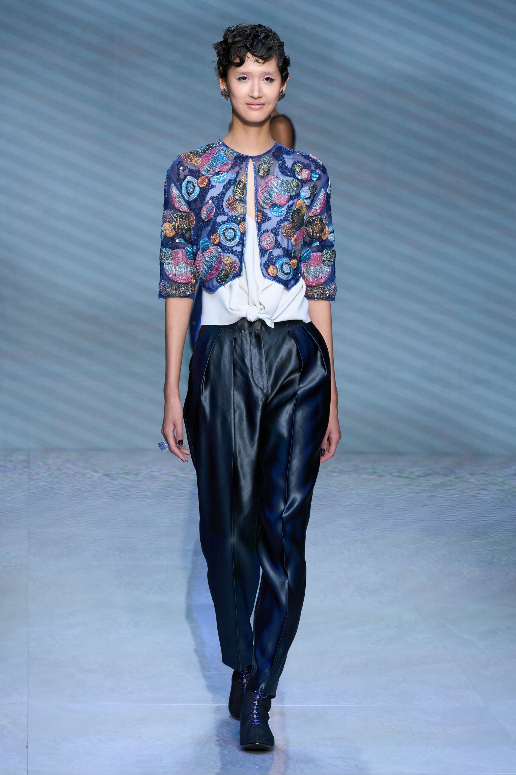 blue silk short-sleeve collared fitted embroidered jacket