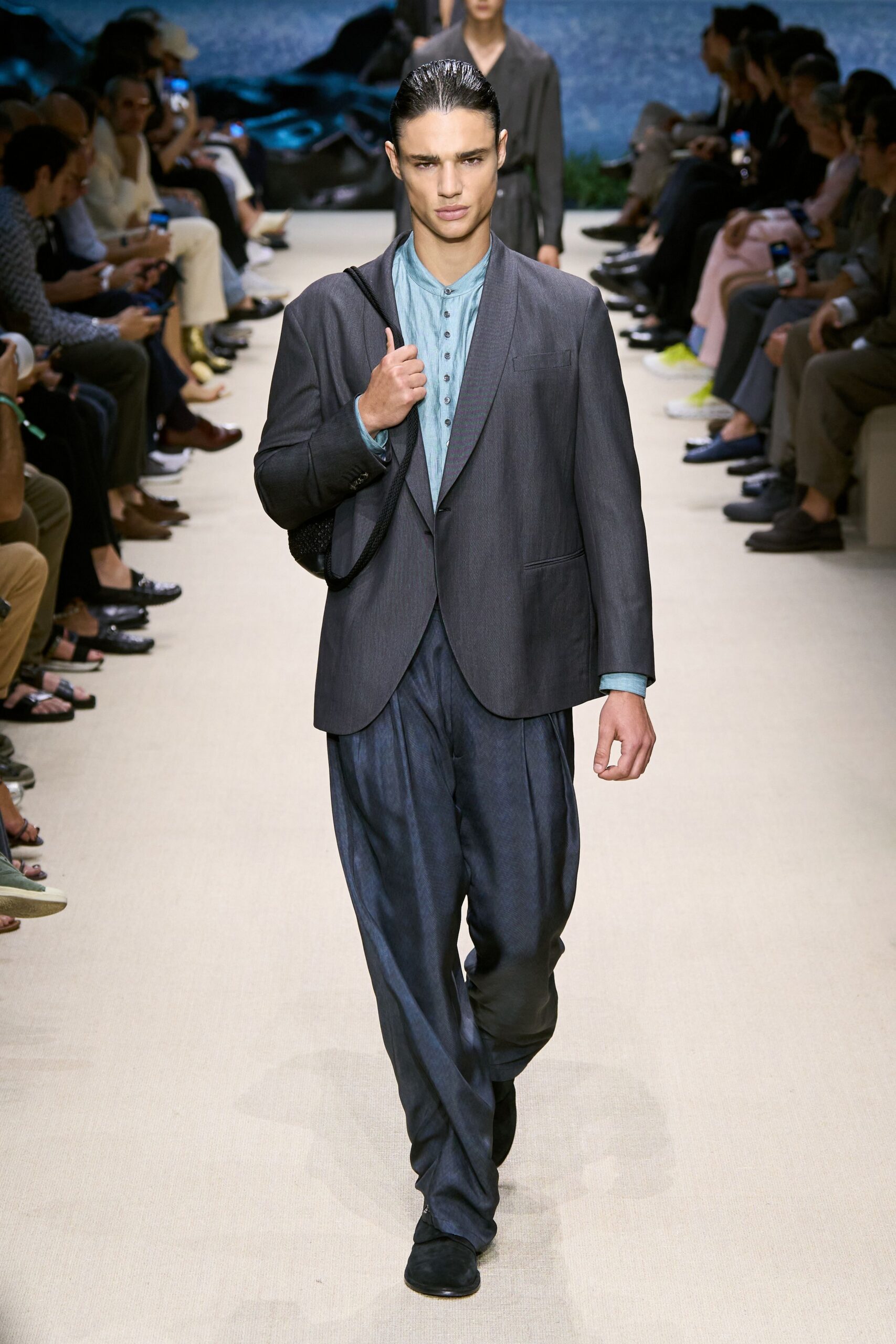 gray cotton long-sleeve collared tailored buttoned suit