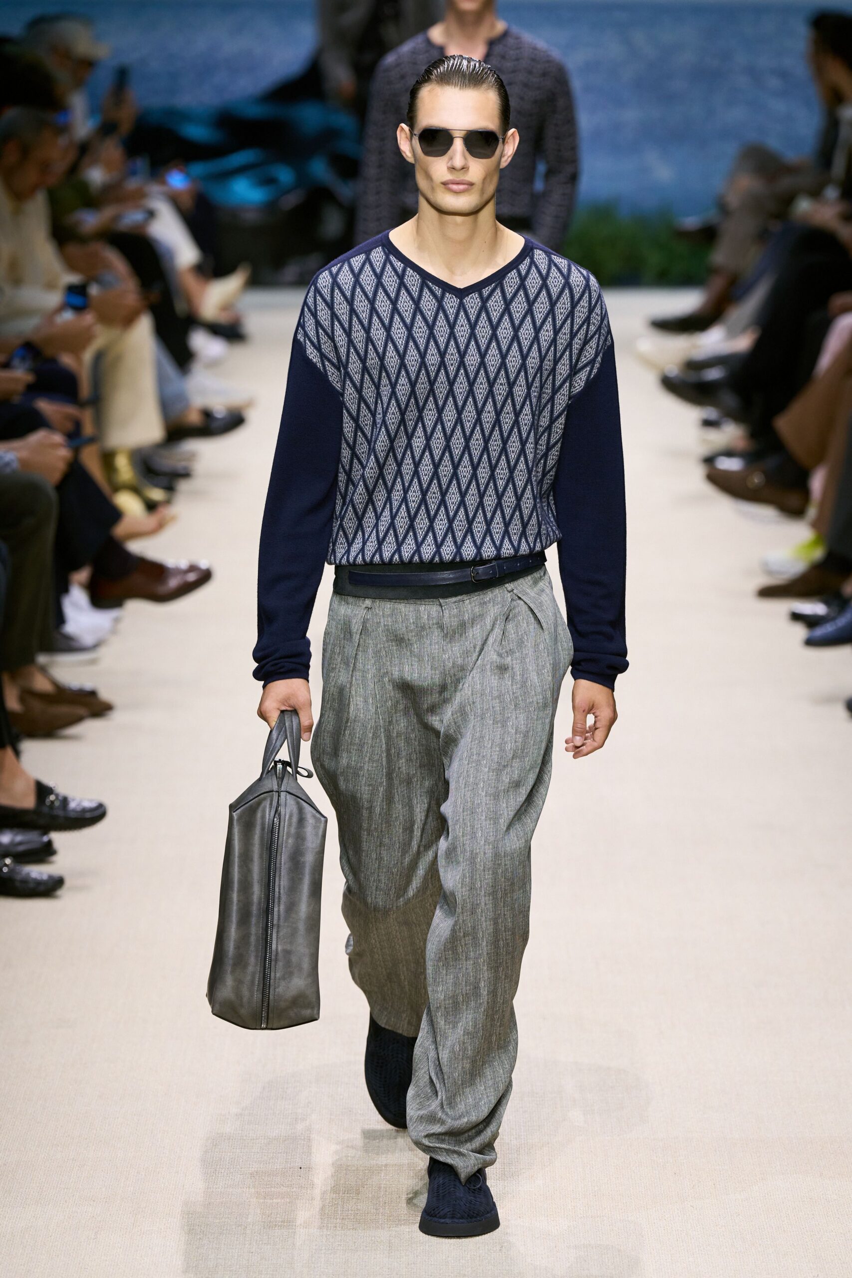blue cotton long-sleeve v-neck fitted printed sweater