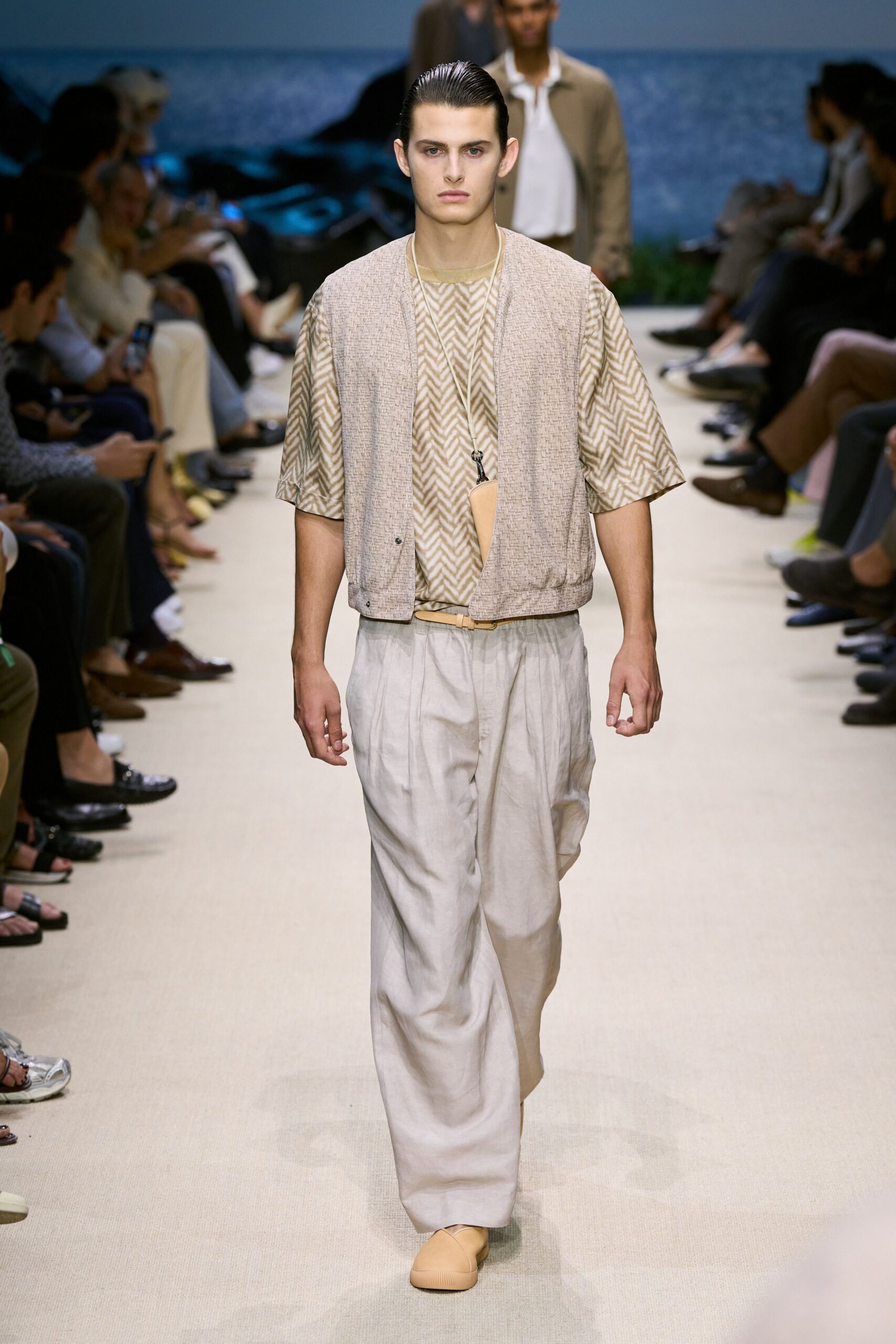 beige cotton short-sleeve v-neck fitted shirt