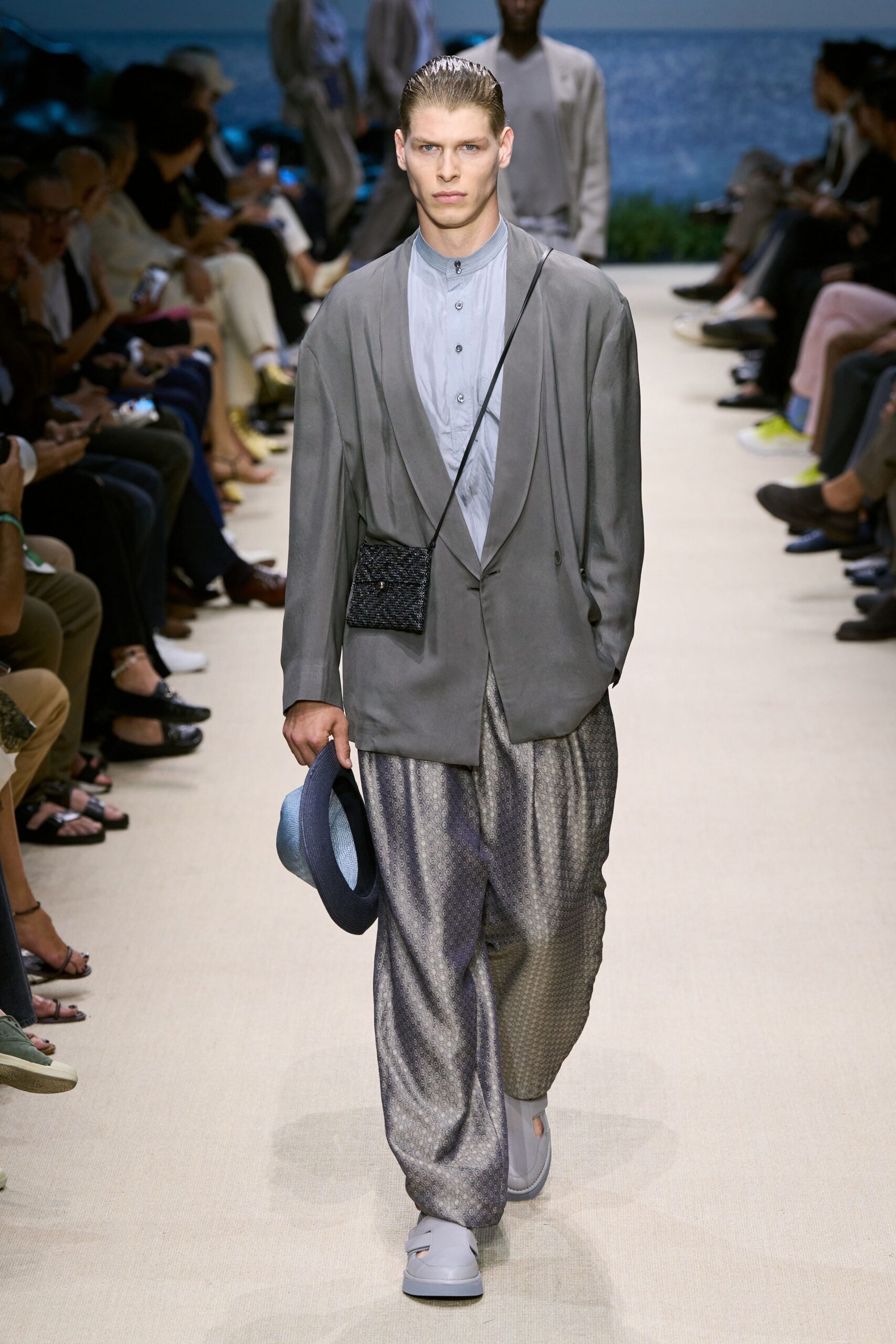 gray cotton long-sleeve collared relaxed buttoned blazer