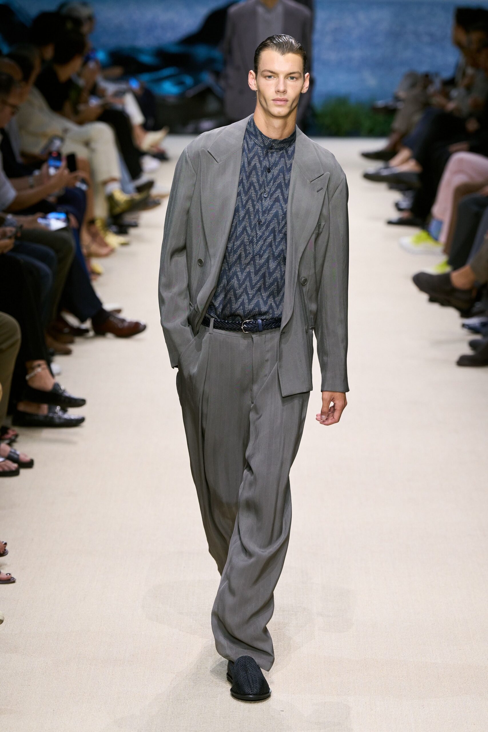 gray cotton long-sleeve collared tailored pleated suit