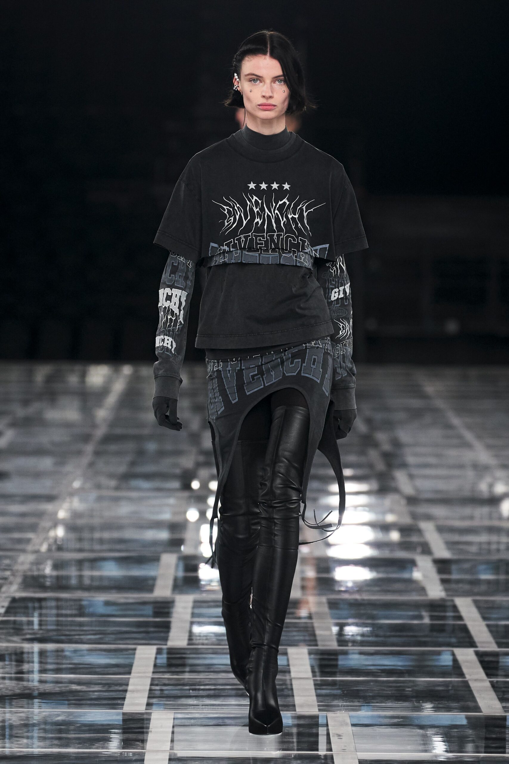 black cotton long-sleeve fitted printed t-shirt