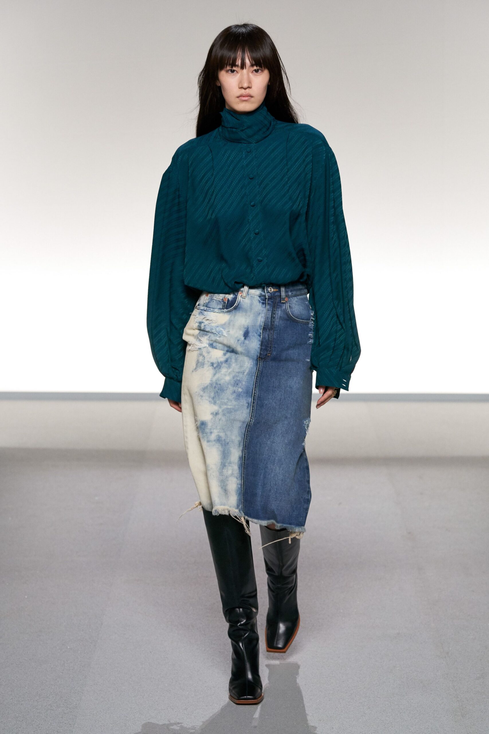 teal cotton long-sleeve collared relaxed pleated shirt