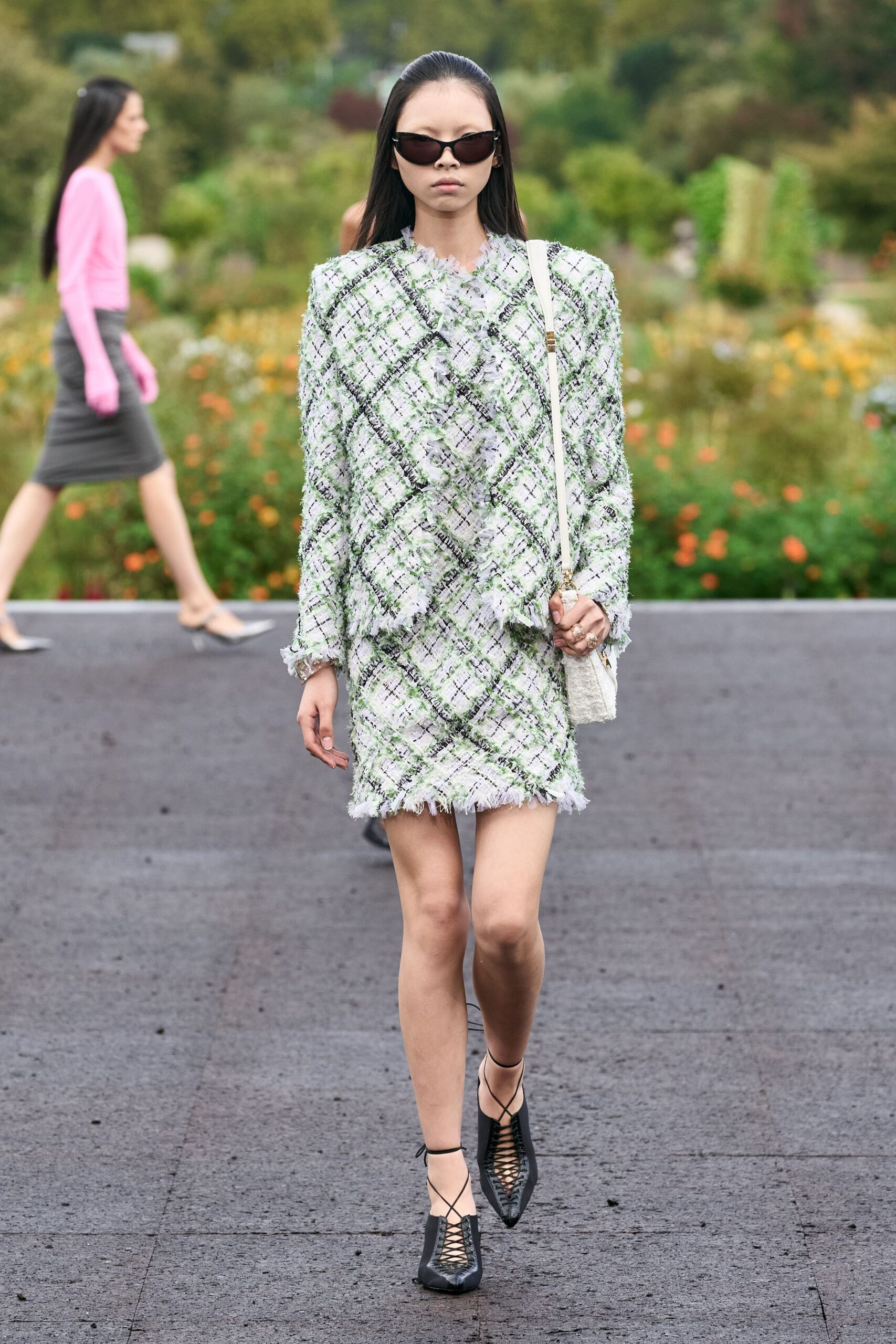 Givenchy Spring 2023 Ready-to-Wear Look 8