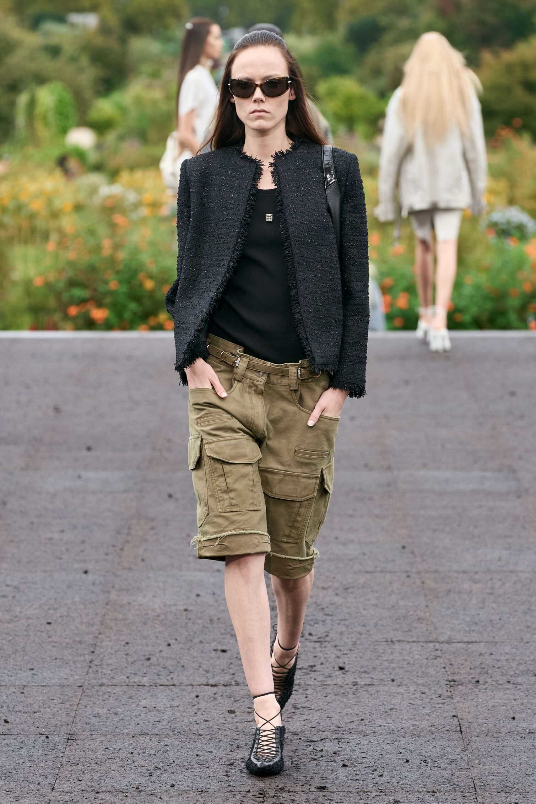 green cotton relaxed cargo shorts