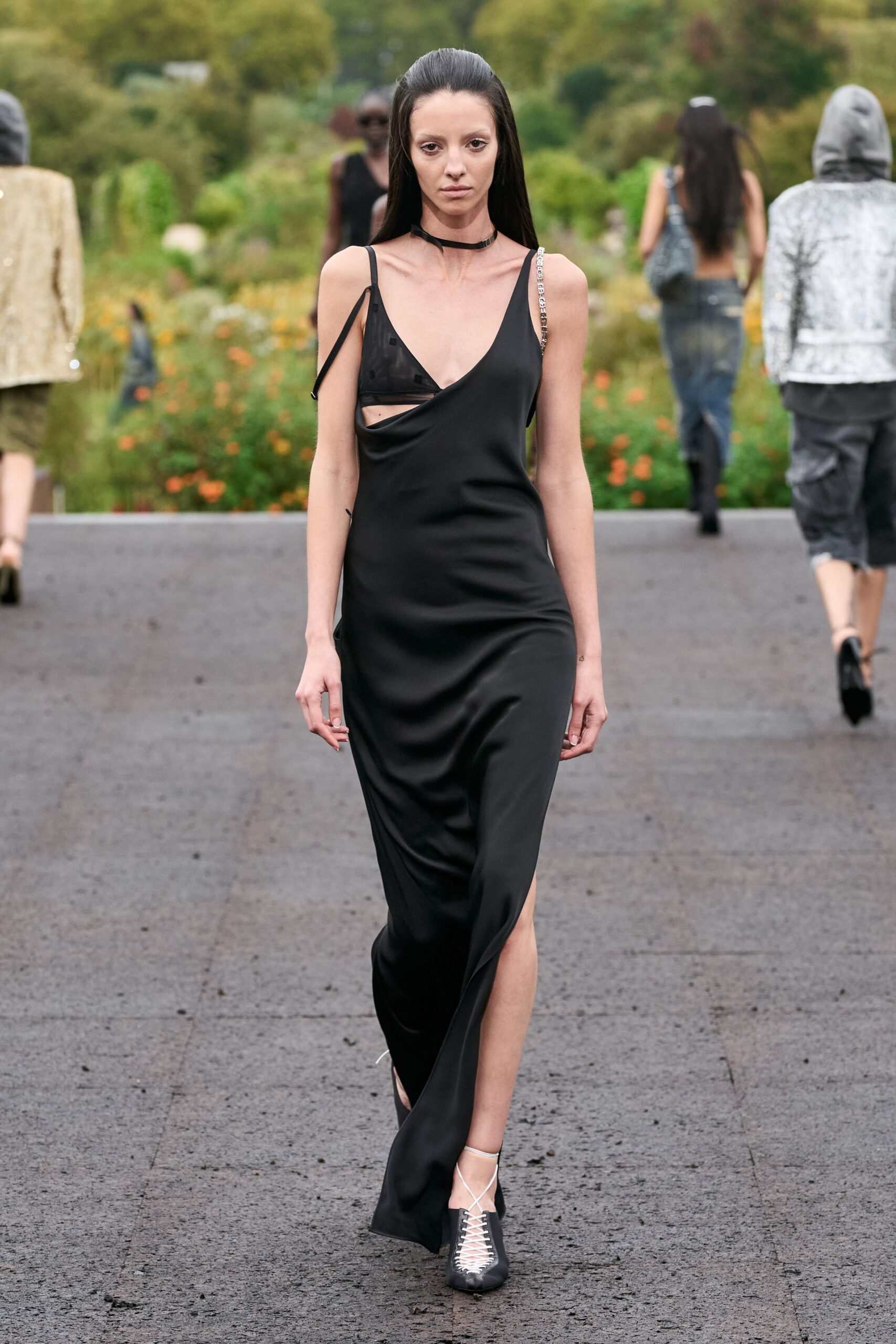 Givenchy Spring 2023 Ready-to-Wear Look 48