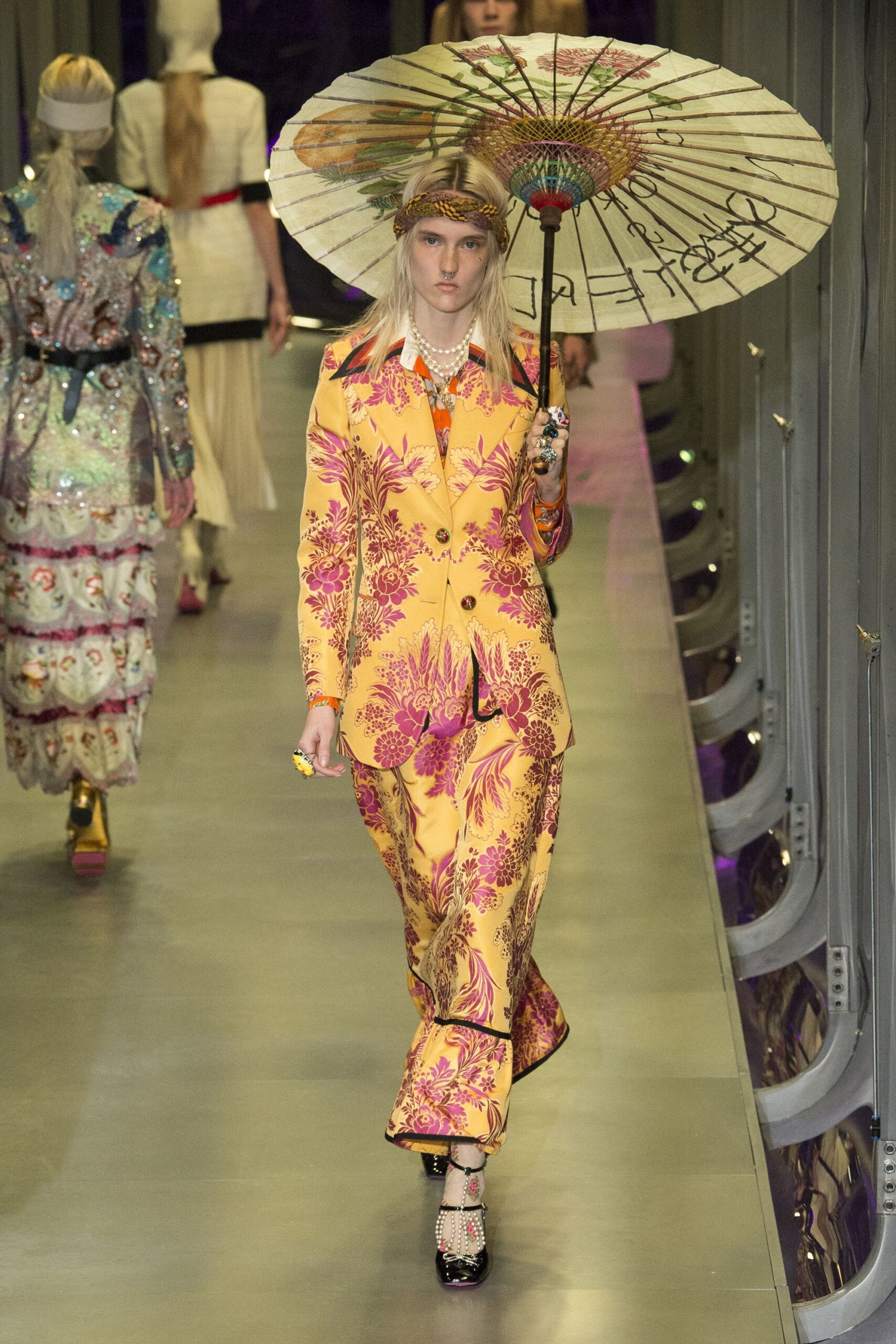 yellow silk long-sleeve collared fitted floral embroidered suit