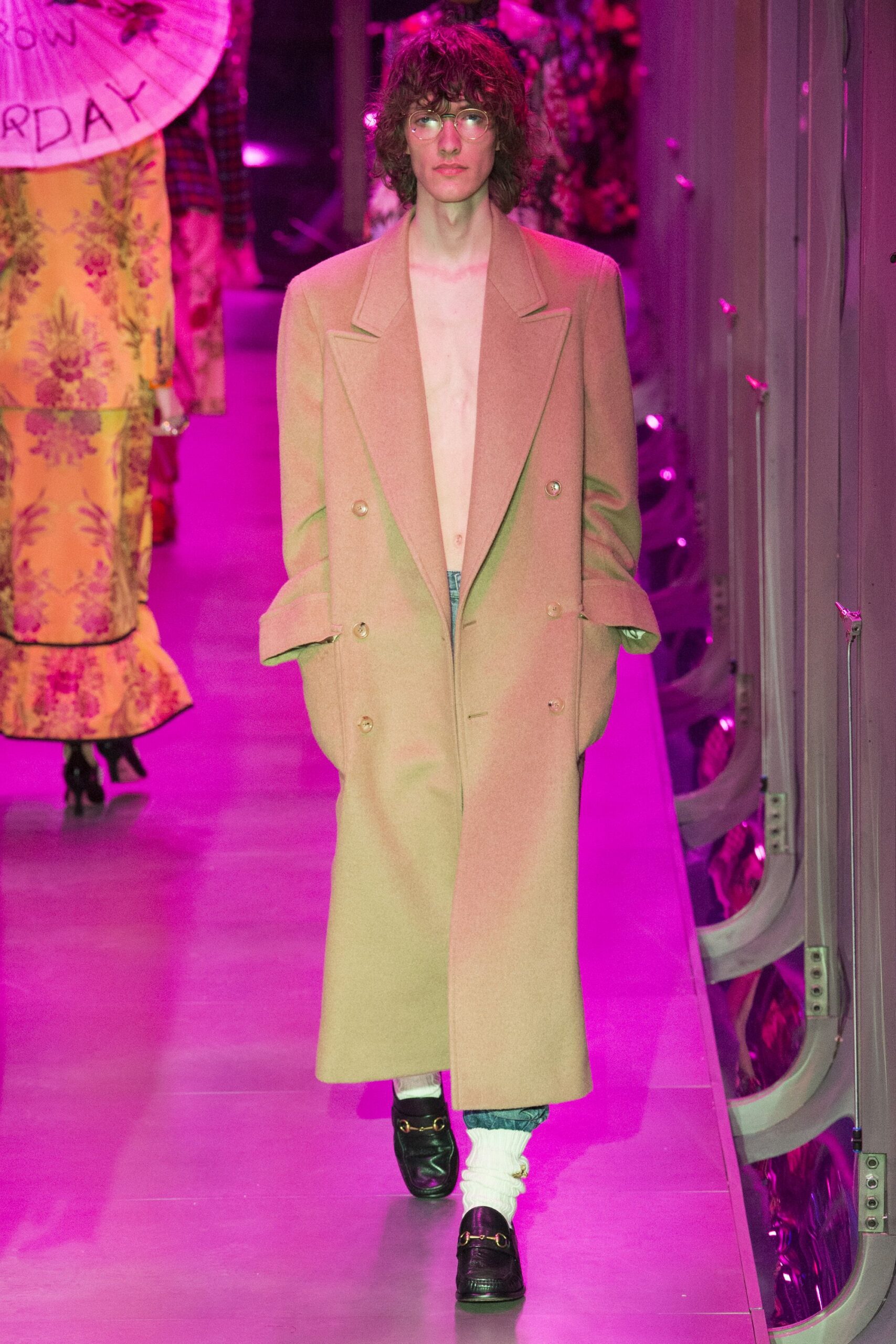 beige wool long-sleeve collared oversized coat