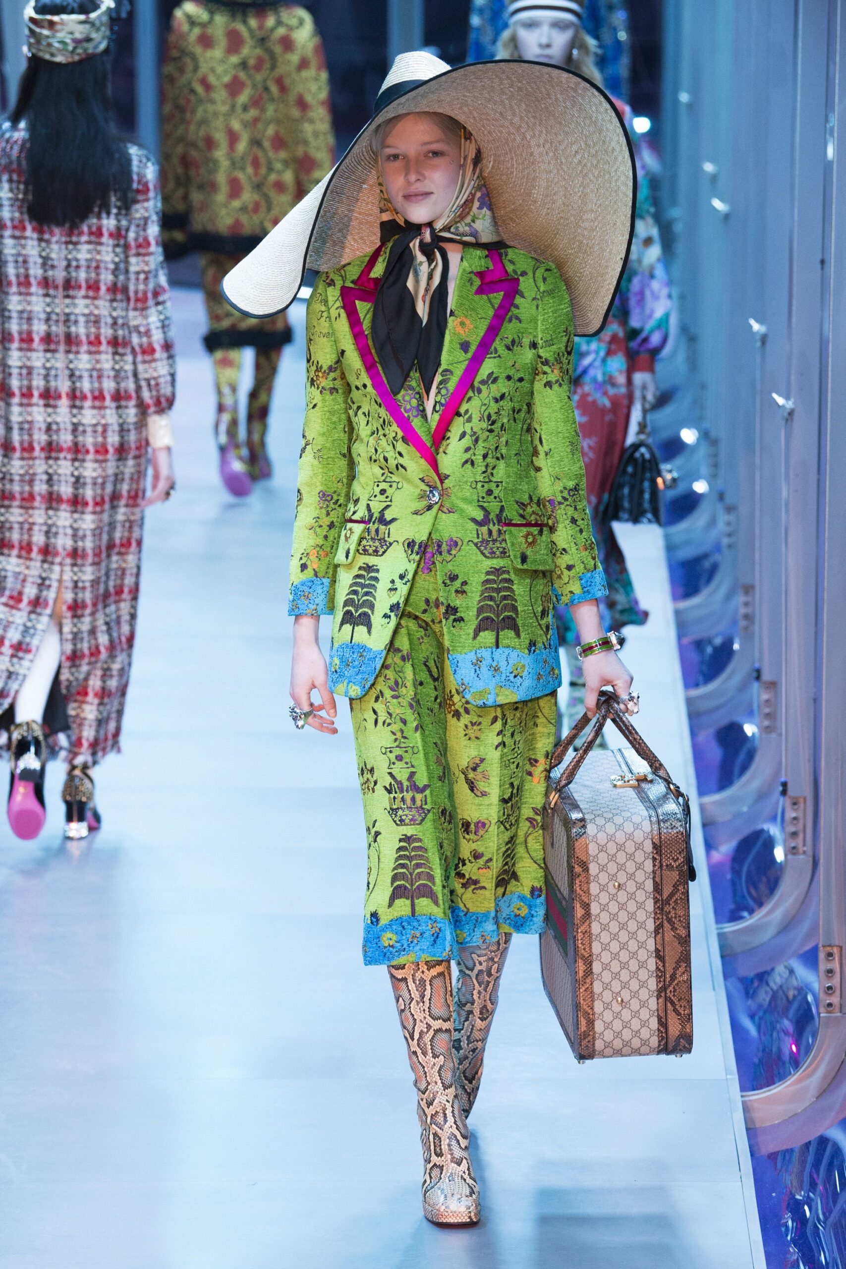 green silk long-sleeve collared tailored printed suit