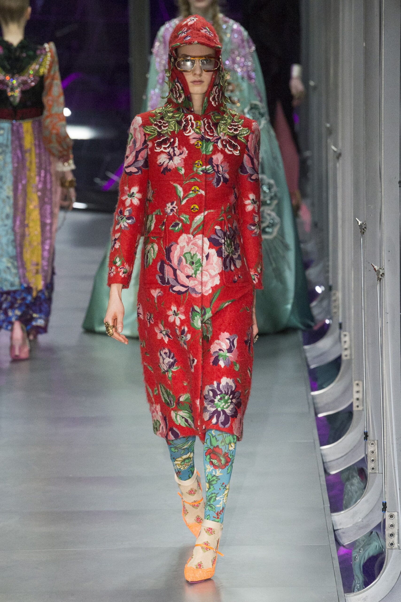 red wool long-sleeve collared fitted embroidered coat