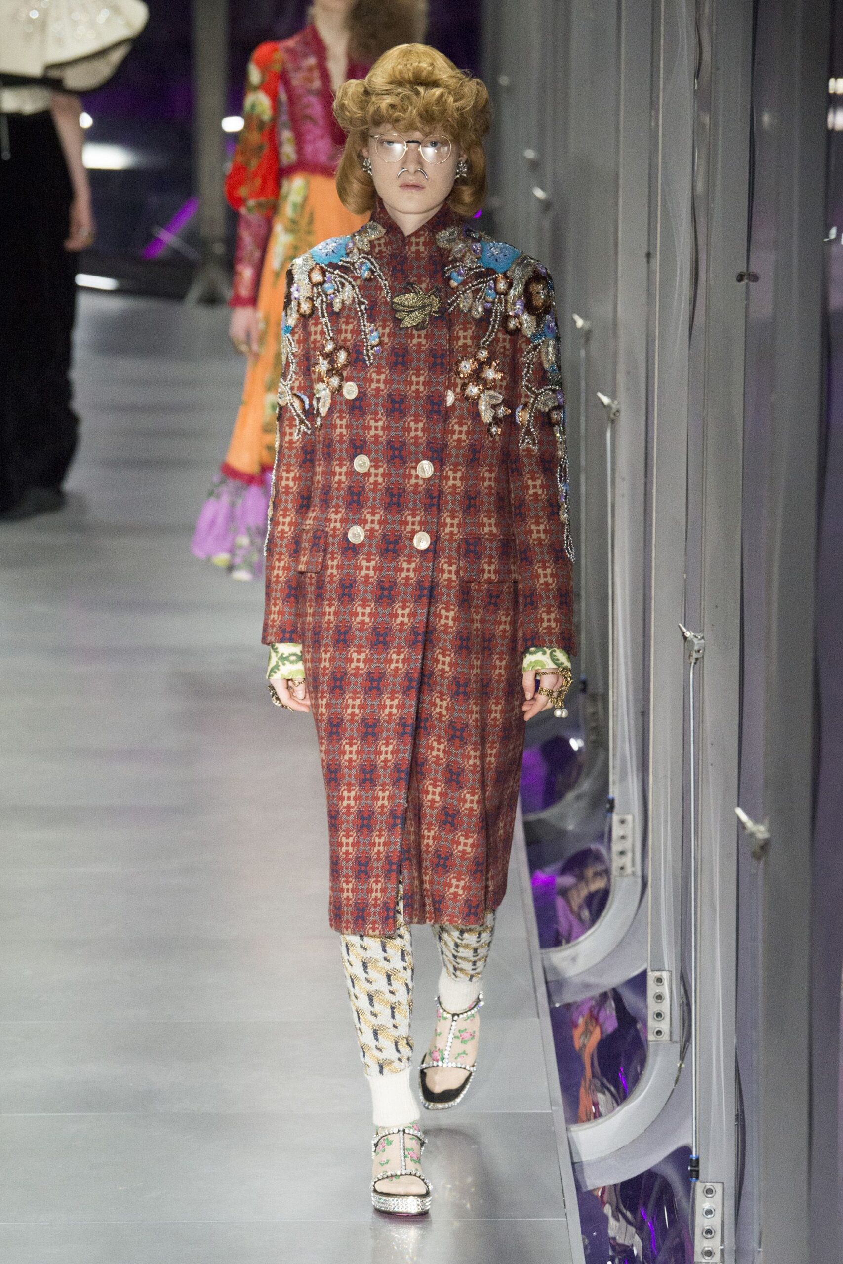 red wool long-sleeve collared fitted checked embroidered coat