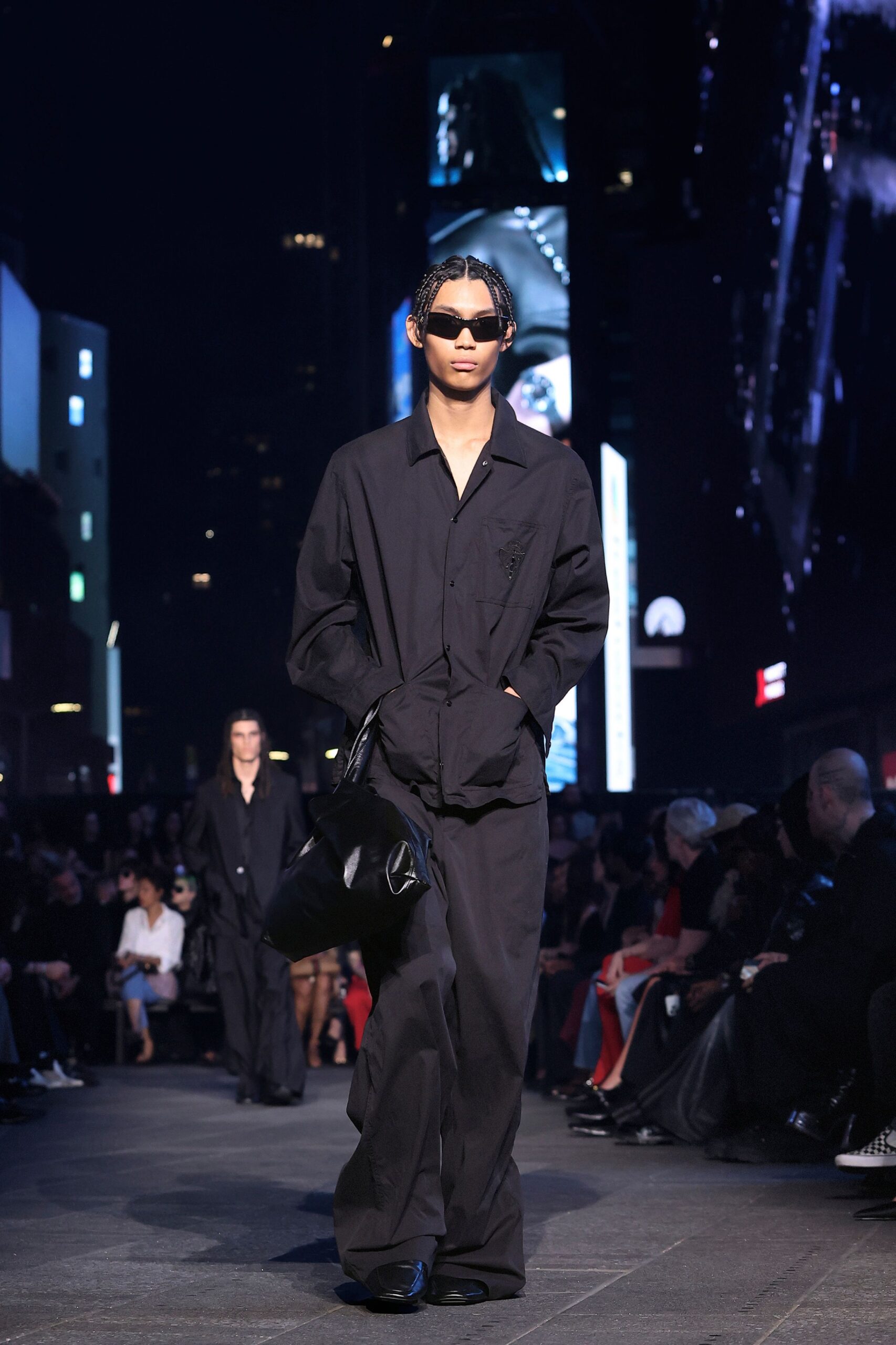 black cotton long-sleeve collared relaxed shirt