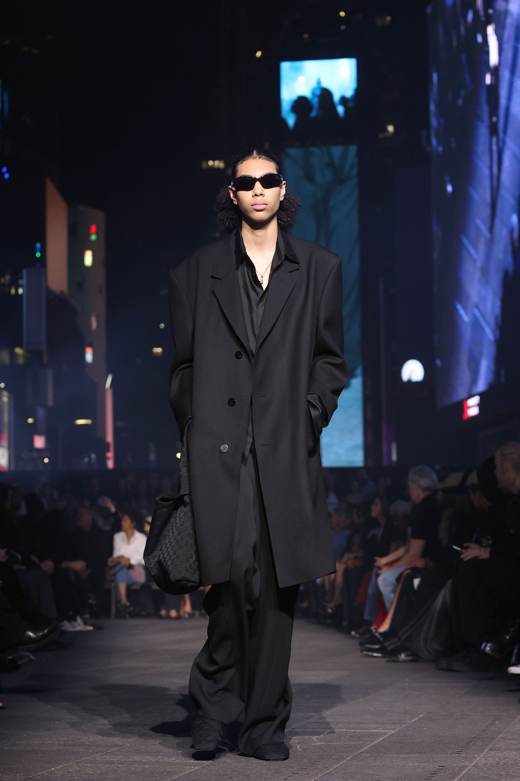 black silk long-sleeve collared fitted shirt