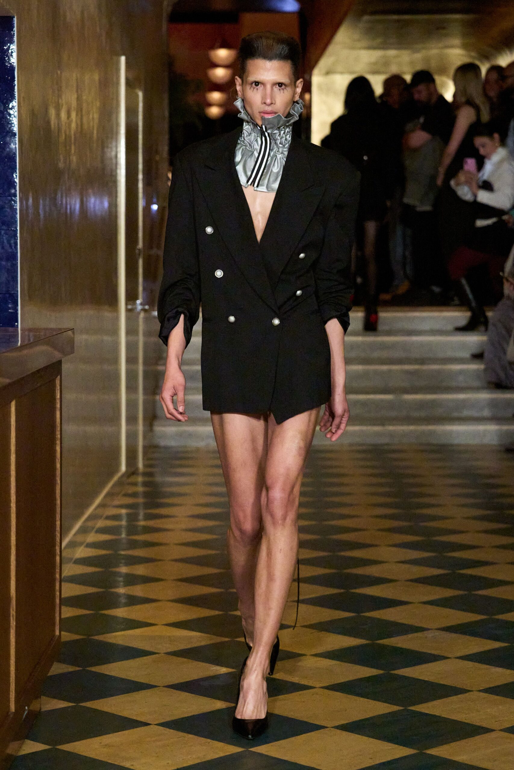 black cotton long-sleeve collared fitted buttoned blazer