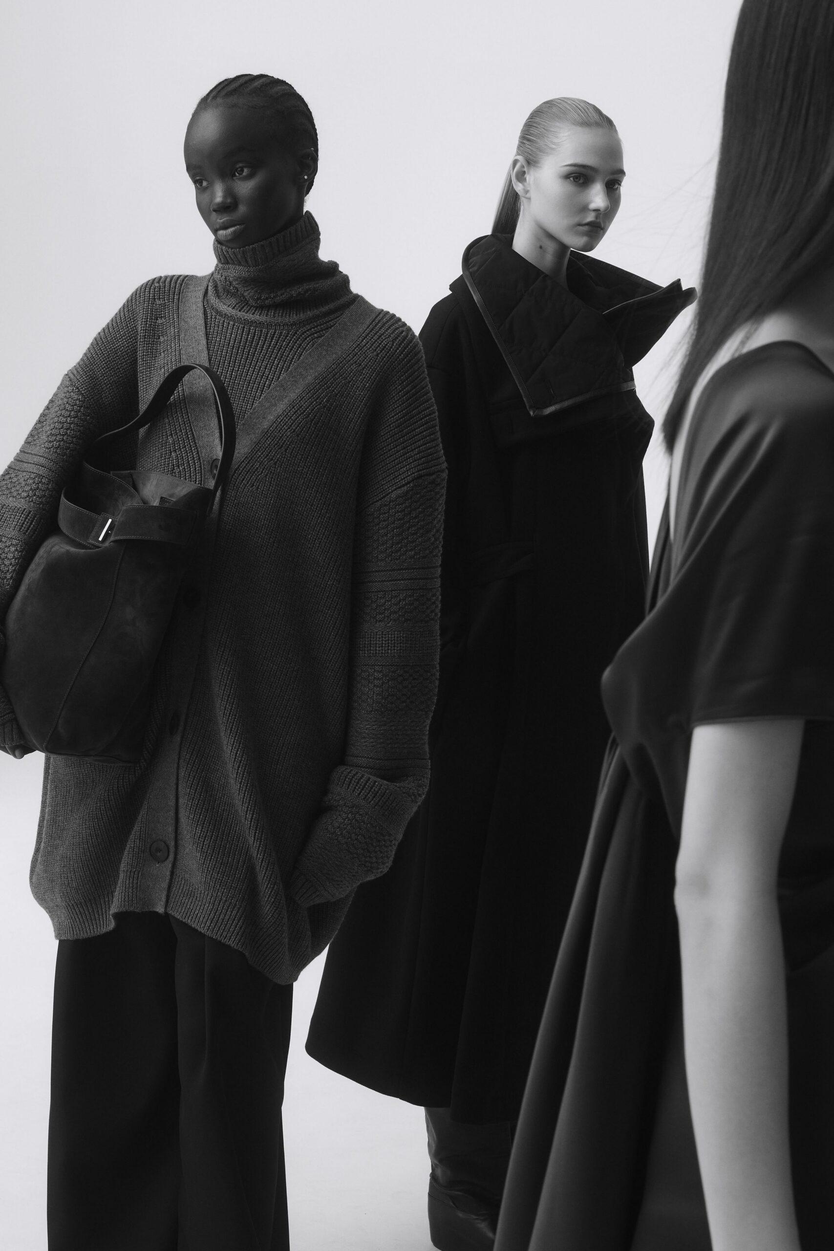 black wool long-sleeve collared relaxed zippered coat