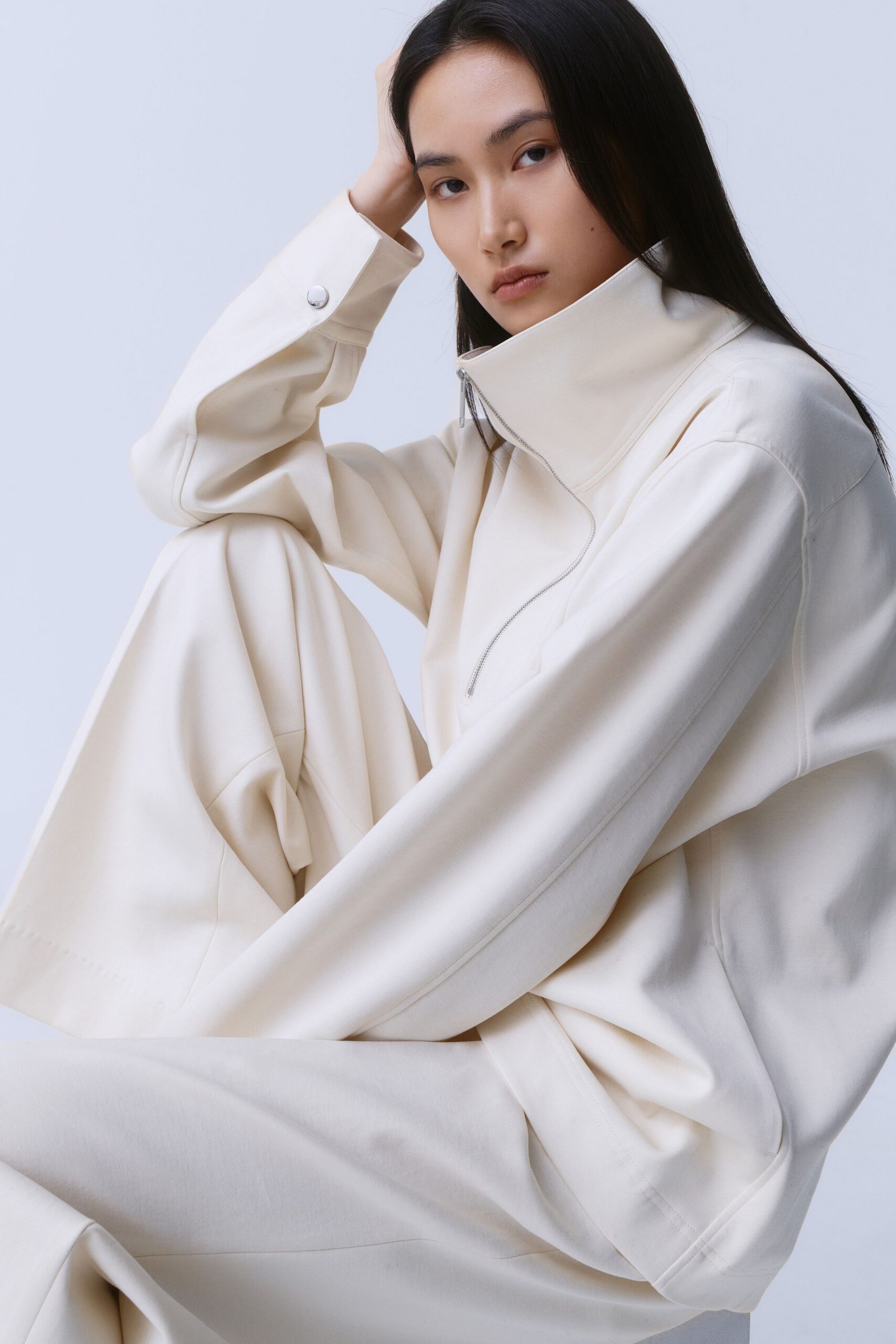white cotton long-sleeve collared oversized jacket