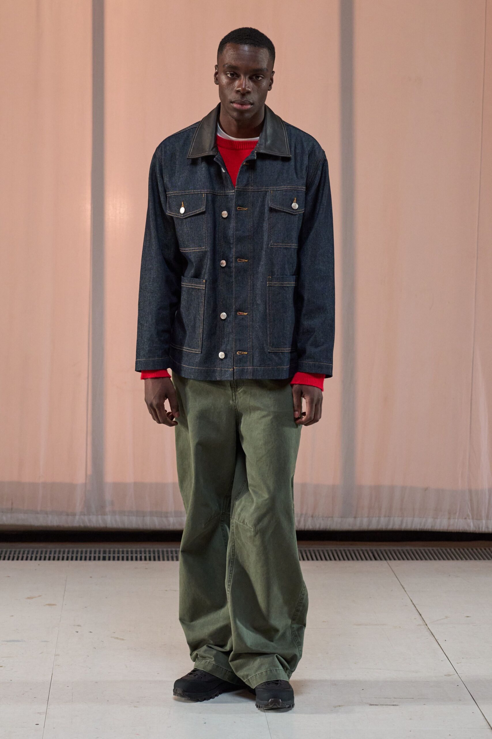 blue denim long-sleeve collared relaxed buttoned pockets jacket