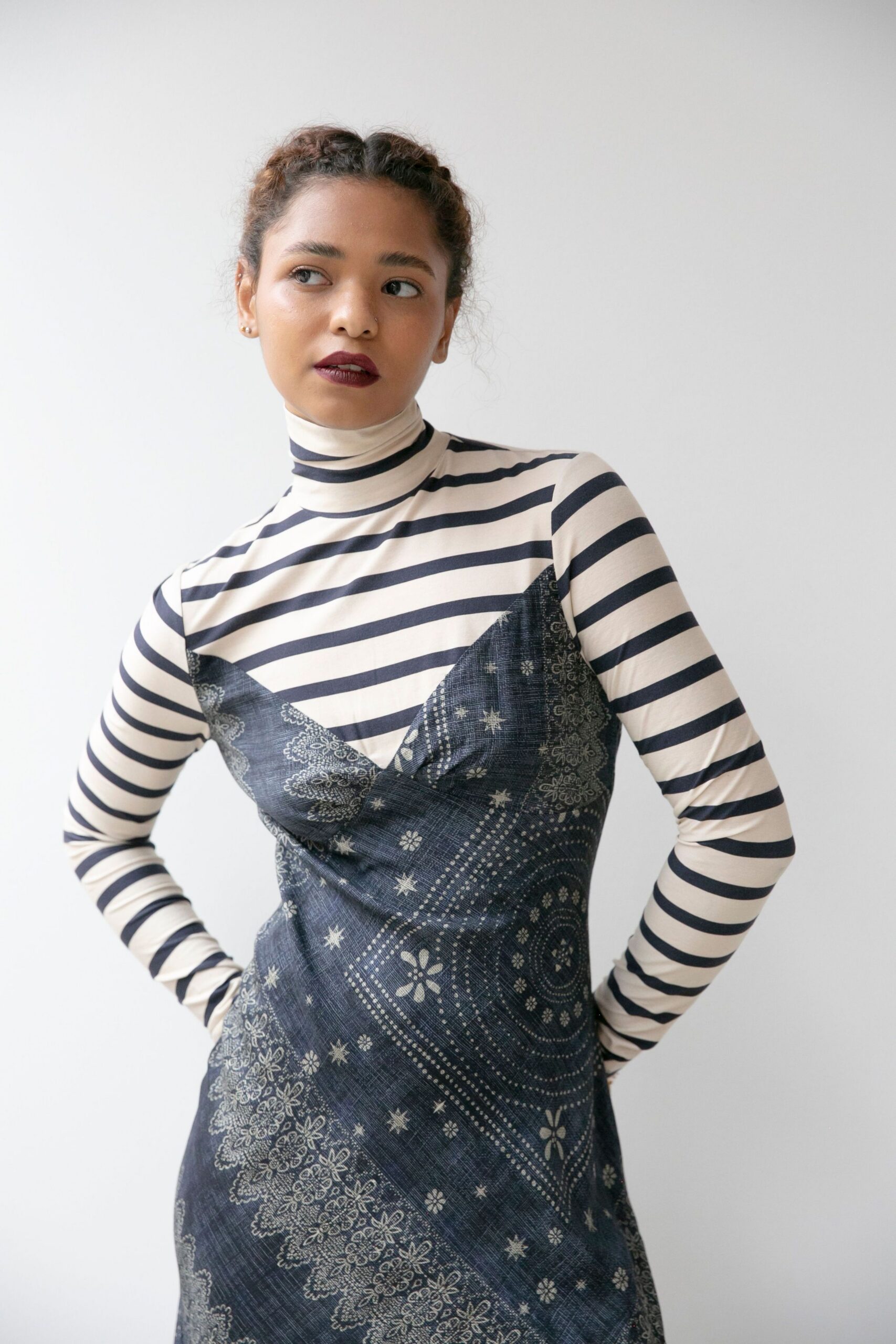 blue cotton sleeveless v-neck fitted printed dress