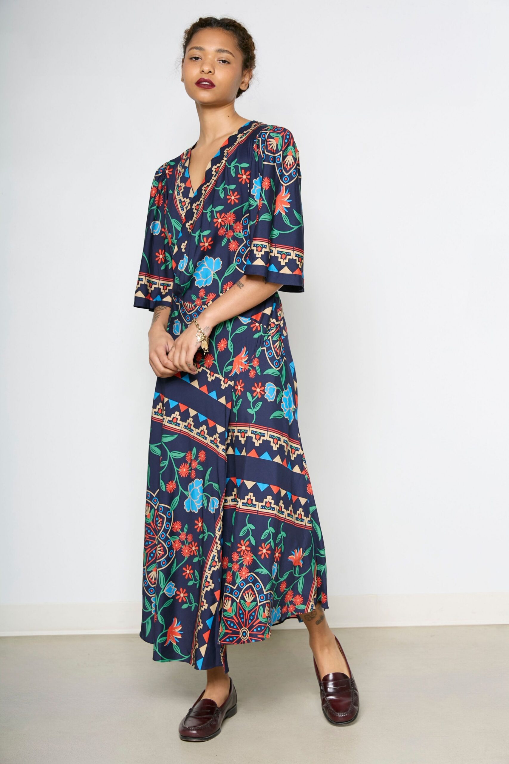 blue cotton short-sleeve v-neck relaxed floral printed dress