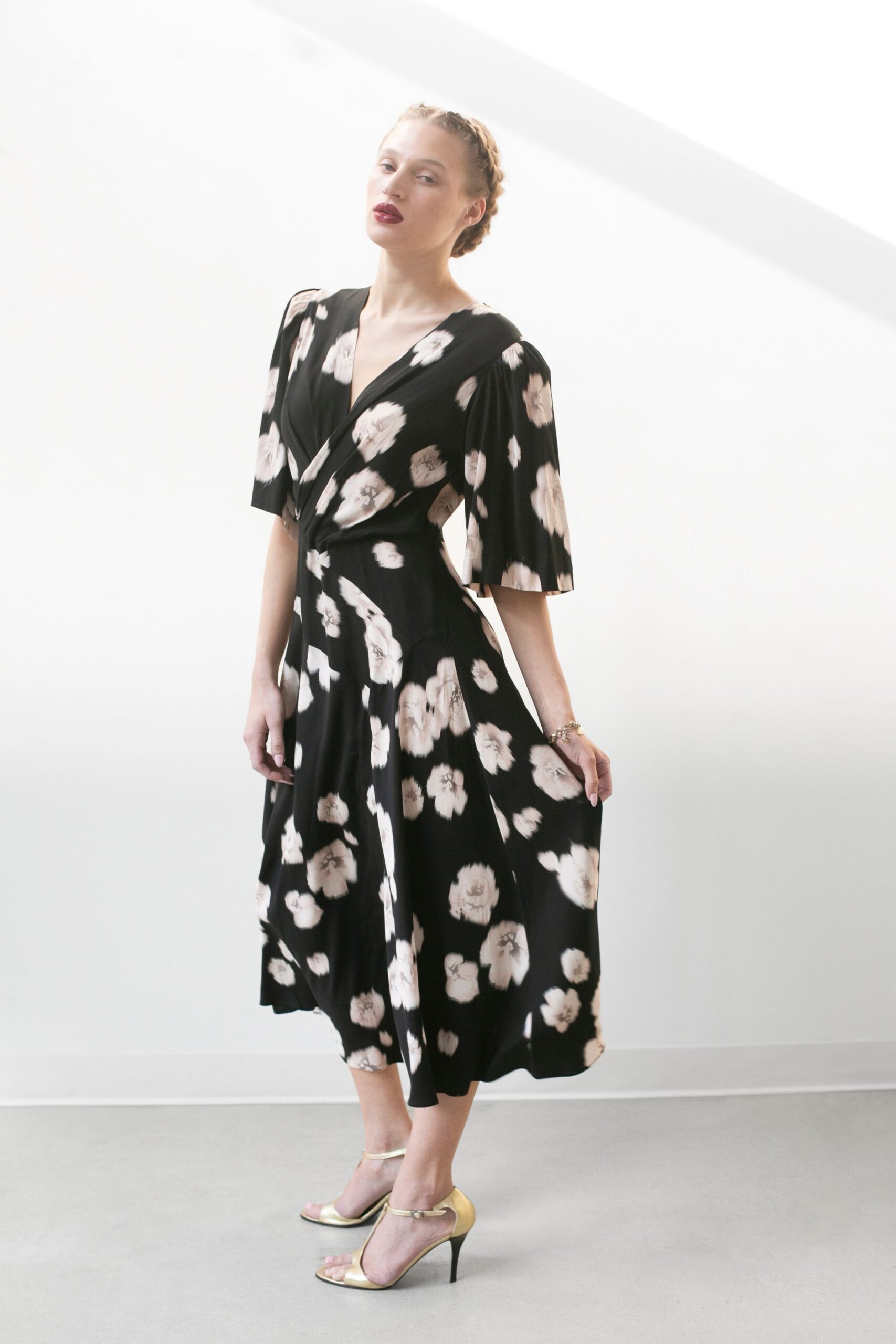 black silk short-sleeve v-neck fitted floral flared dress