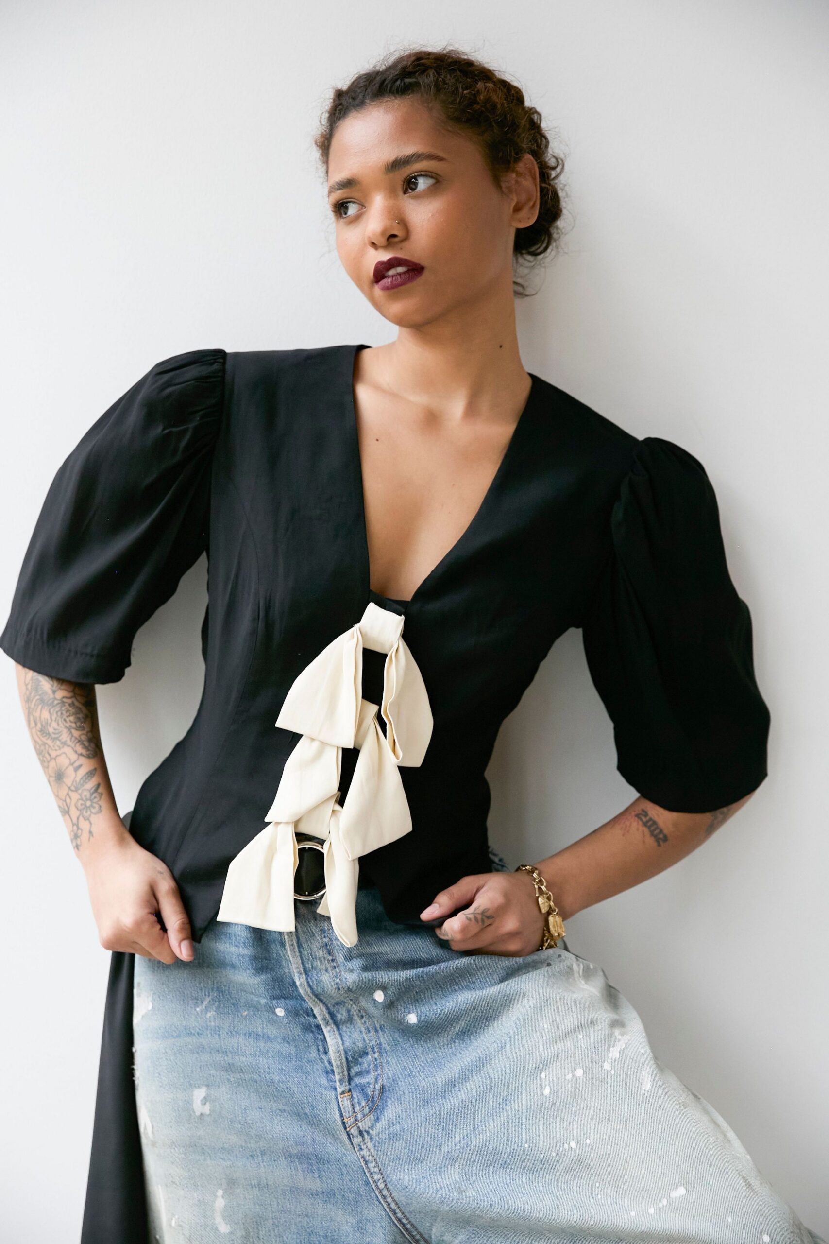 black cotton short-sleeve v-neck fitted ruffled top