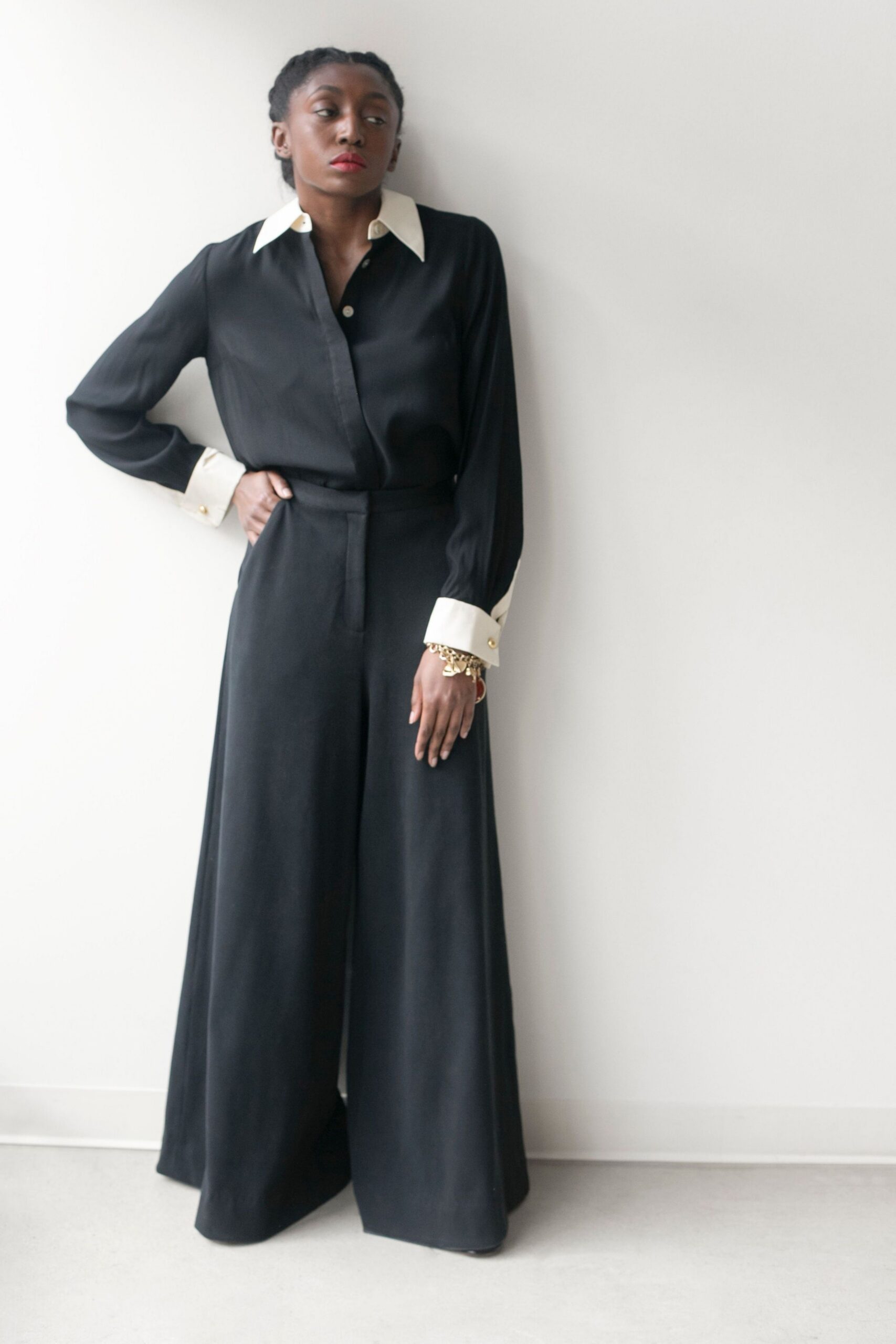 black silk long-sleeve collared fitted shirt