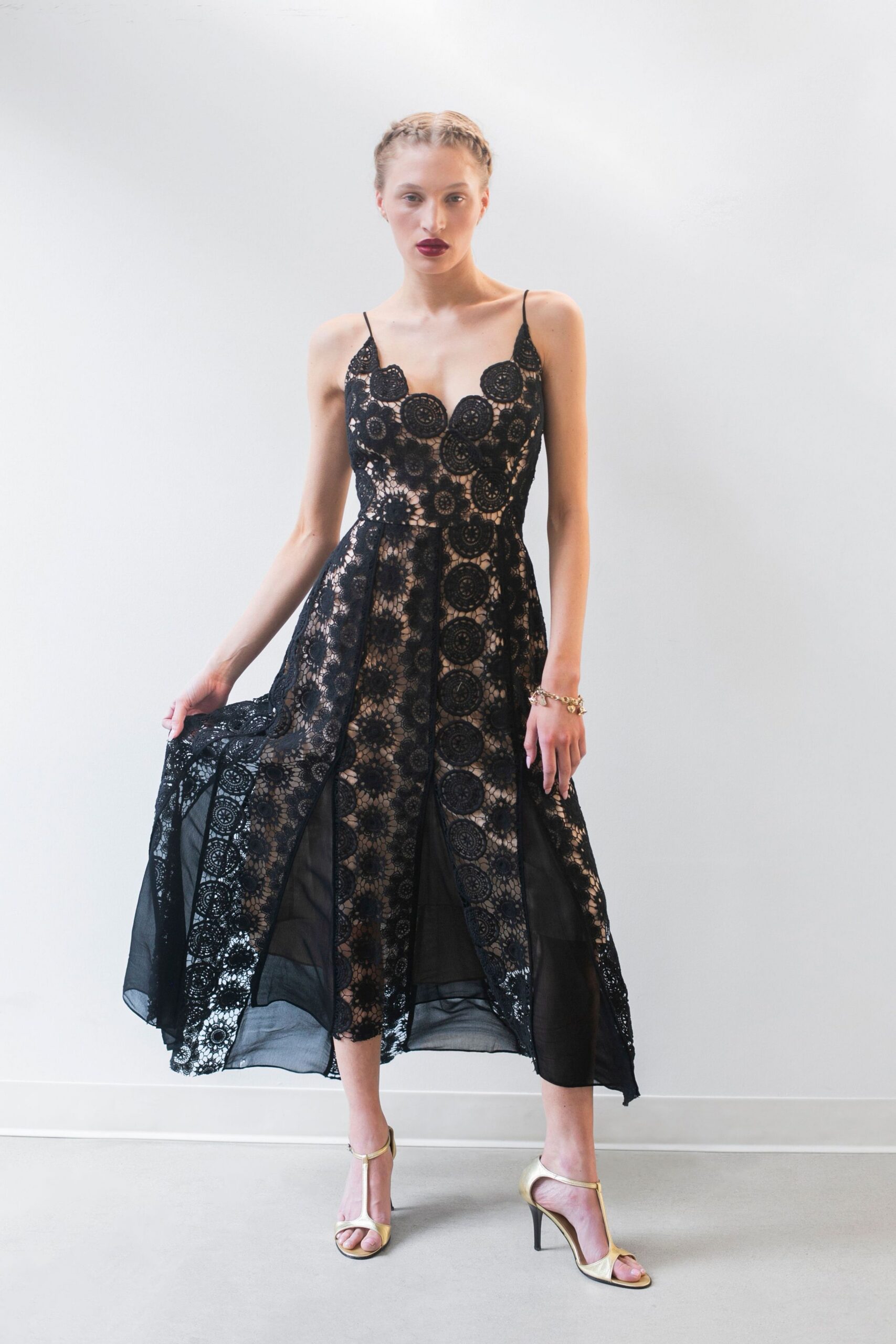 black lace sleeveless v-neck fitted pleated embroidered dress