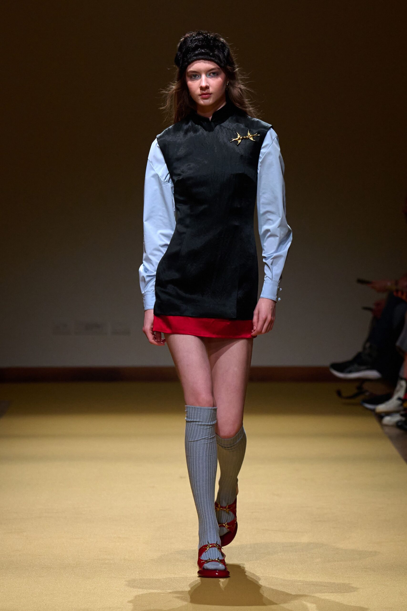 black cotton long-sleeve collared fitted buttoned top