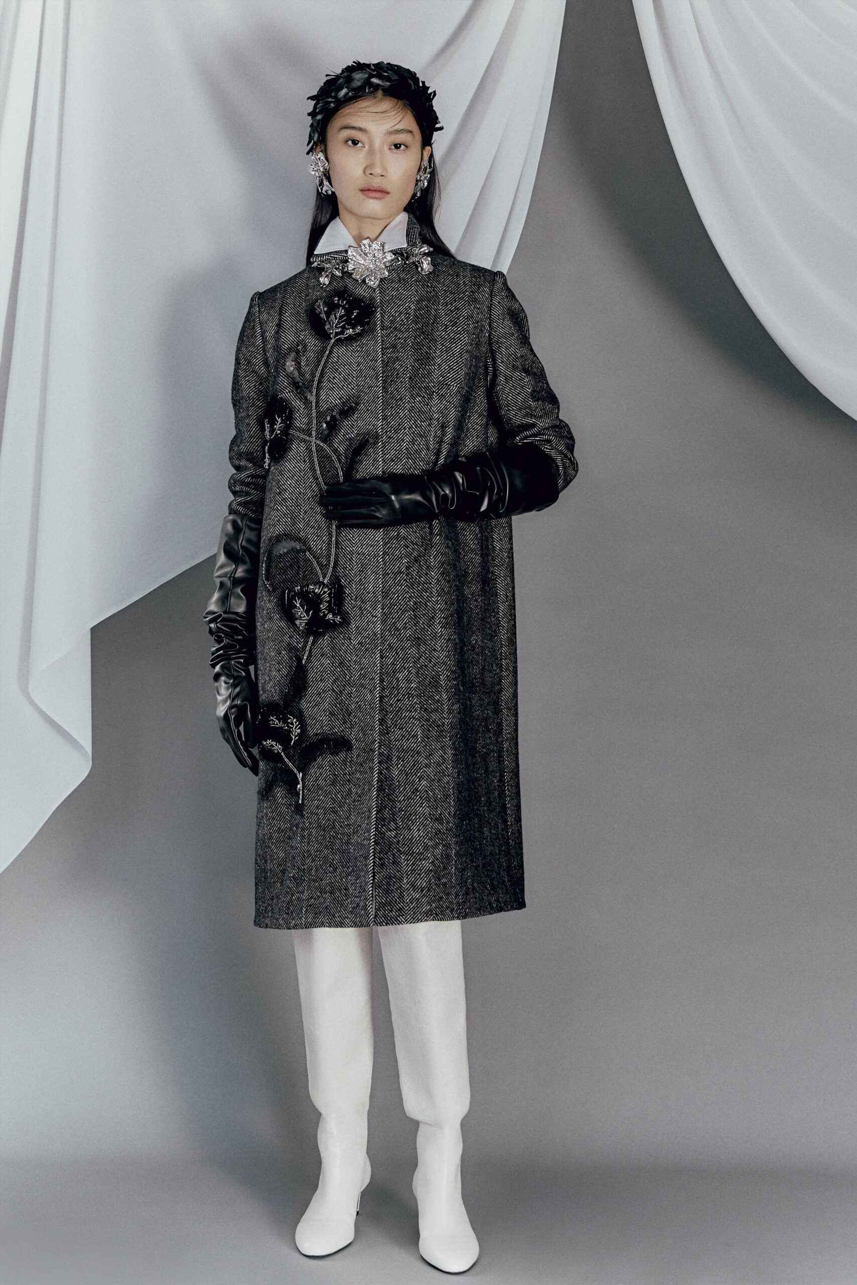 gray wool long-sleeve collared fitted embroidered coat