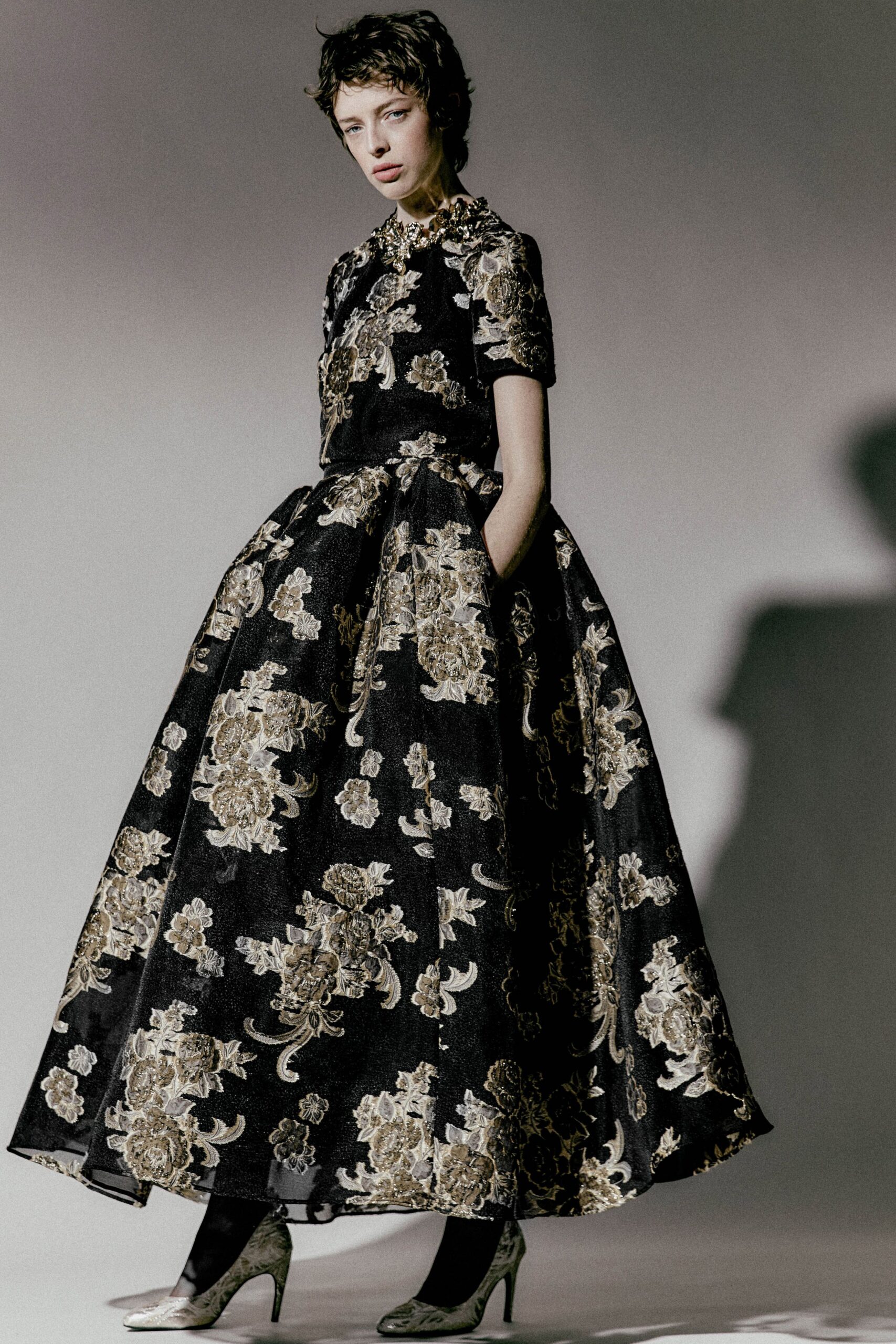 black silk short-sleeve collared fitted floral flared gown