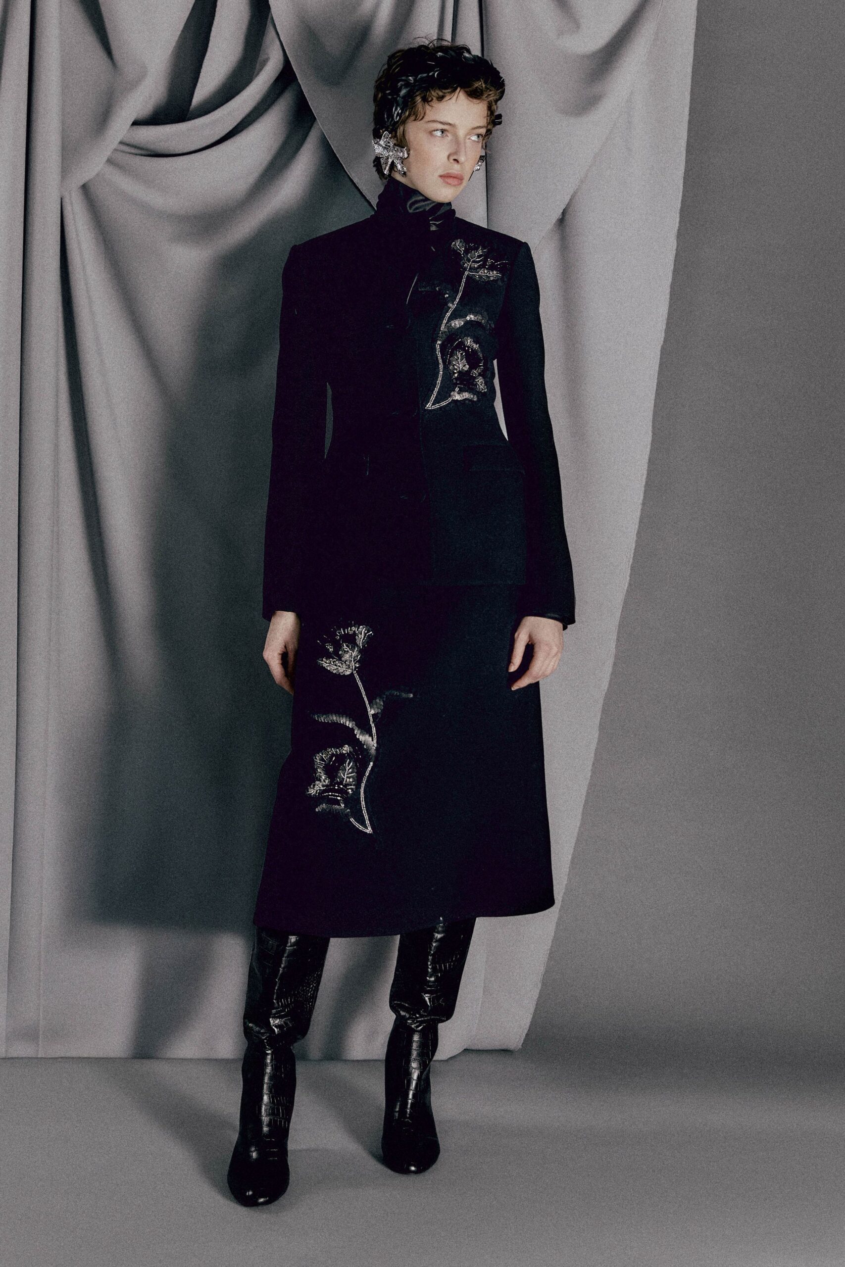 black wool long-sleeve collared structured embroidered blazer