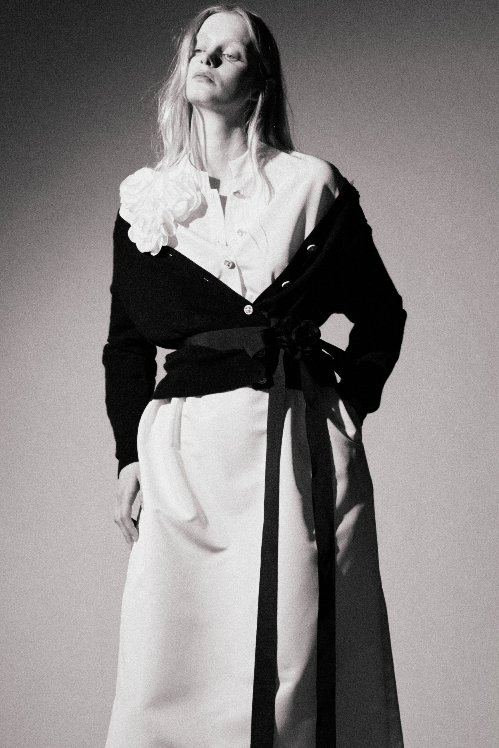 white cotton long-sleeve collared fitted pleated blouse