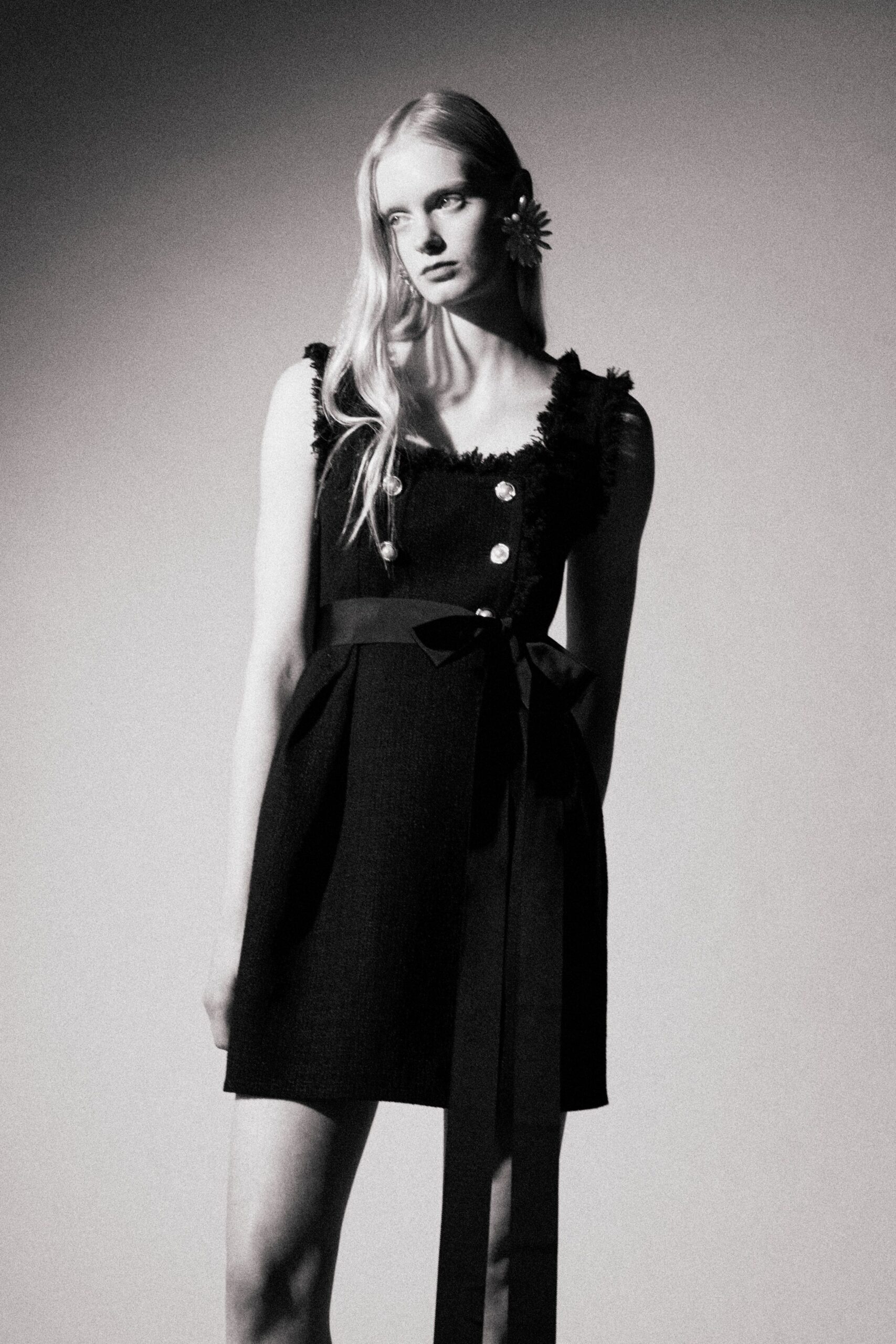 black fitted sleeveless dress