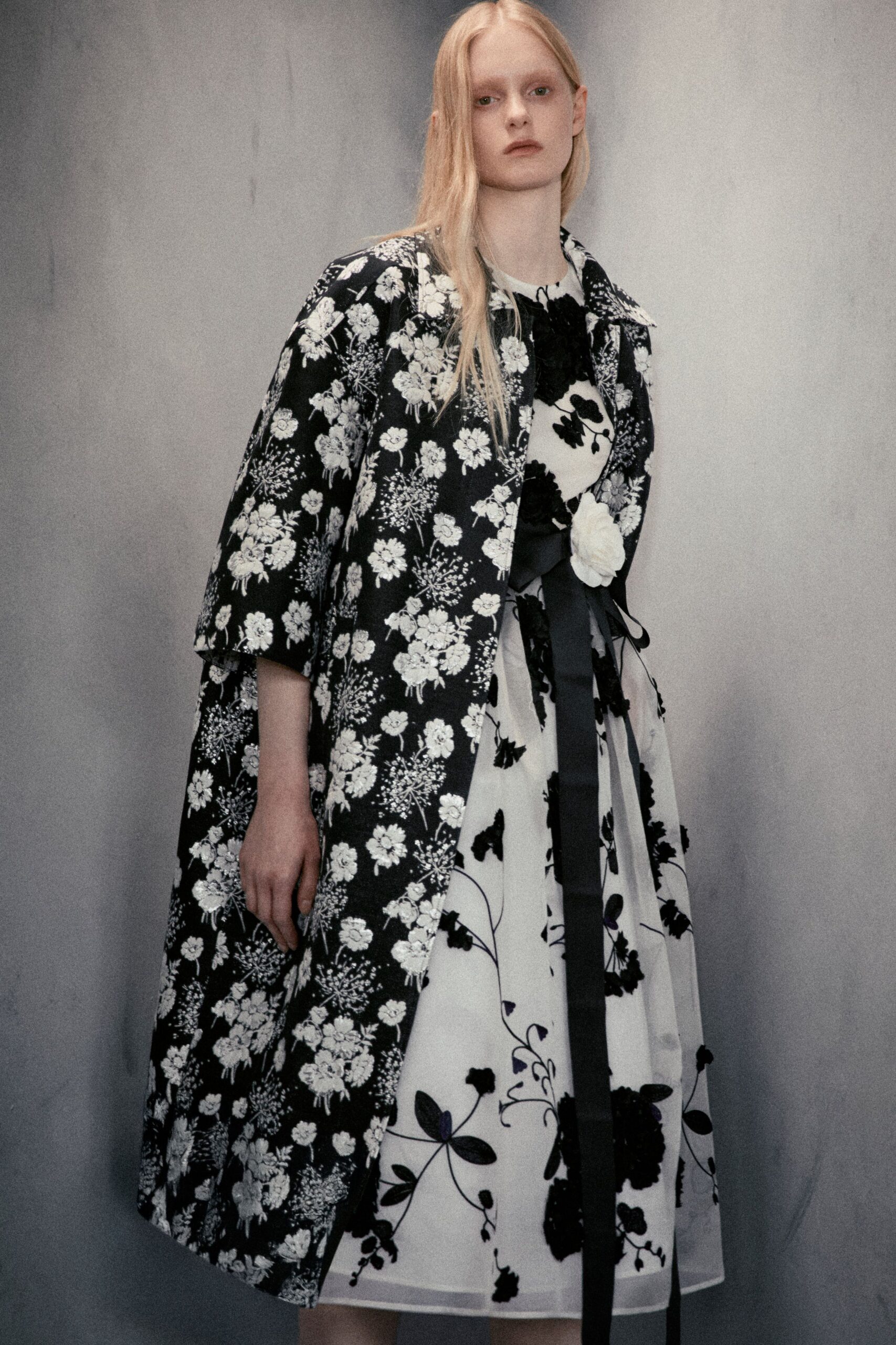 black cotton long-sleeve collared relaxed floral buttoned coat