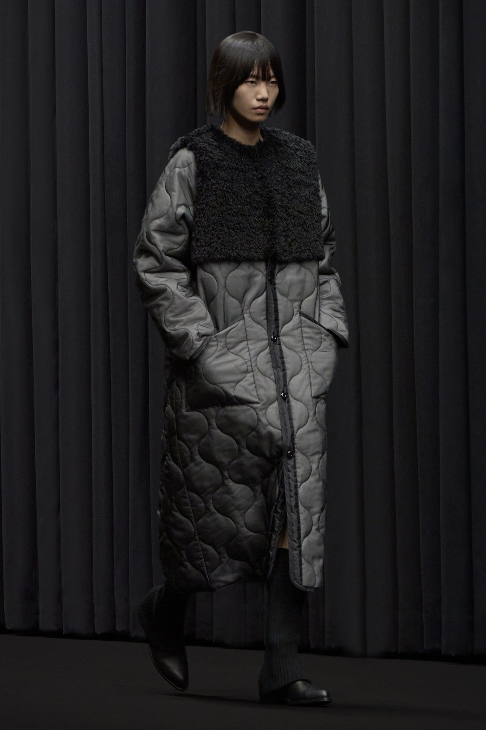 gray wool long-sleeve collared relaxed quilted pockets coat