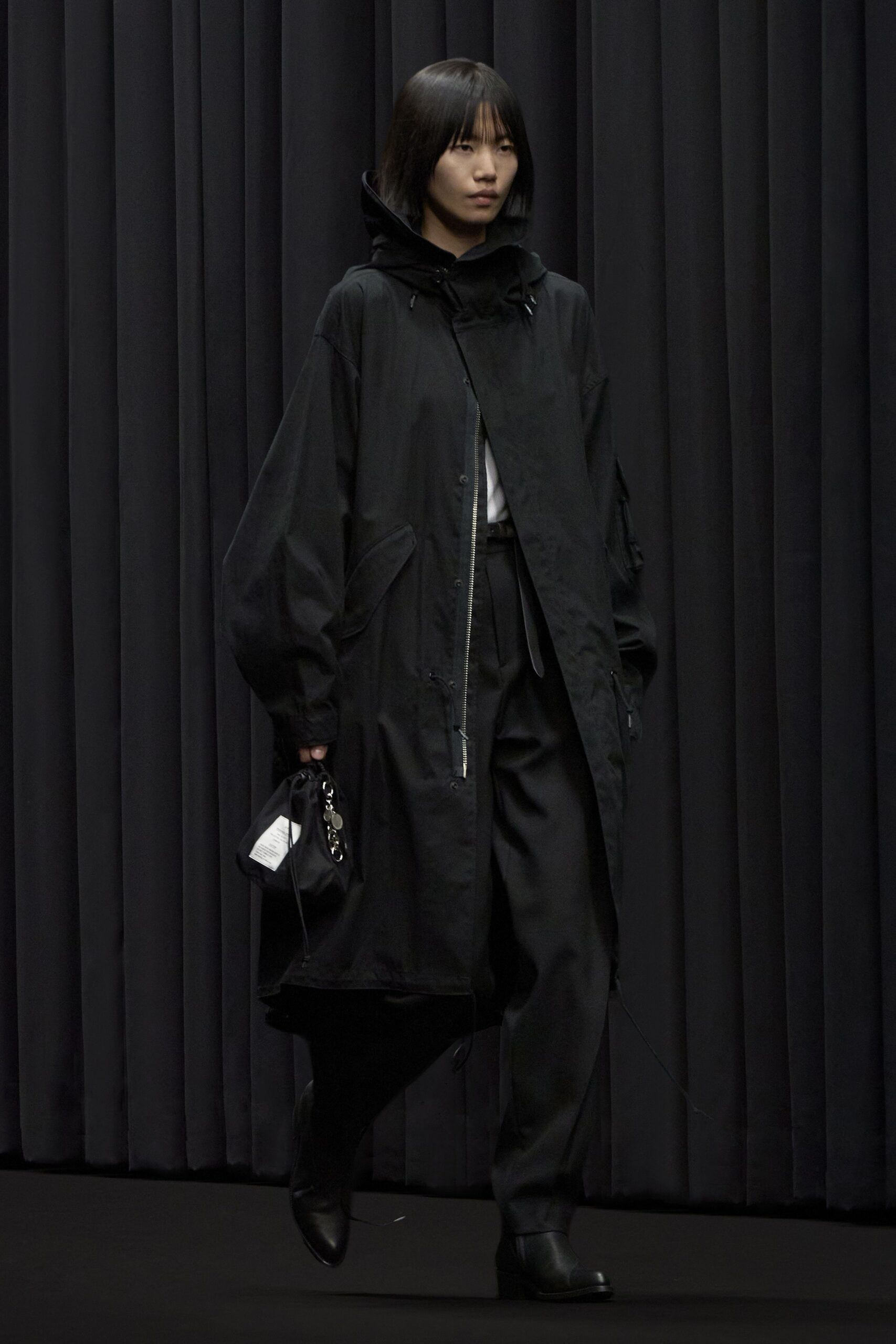 black cotton long-sleeve hooded oversized zippered coat