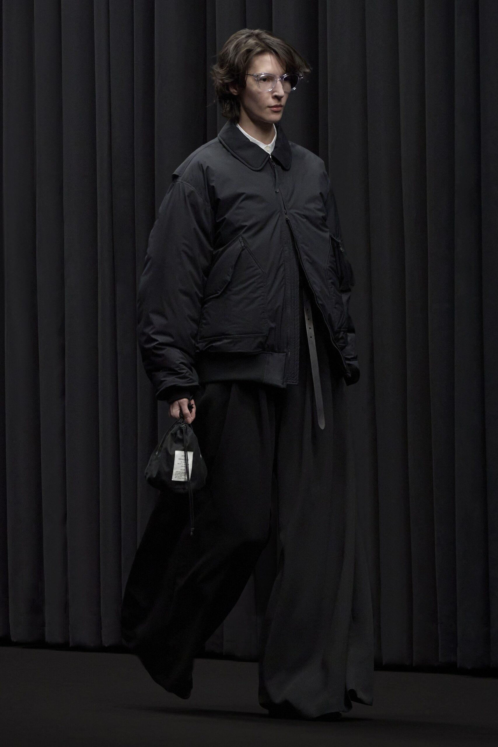 black jersey long-sleeve collared oversized zippered jacket