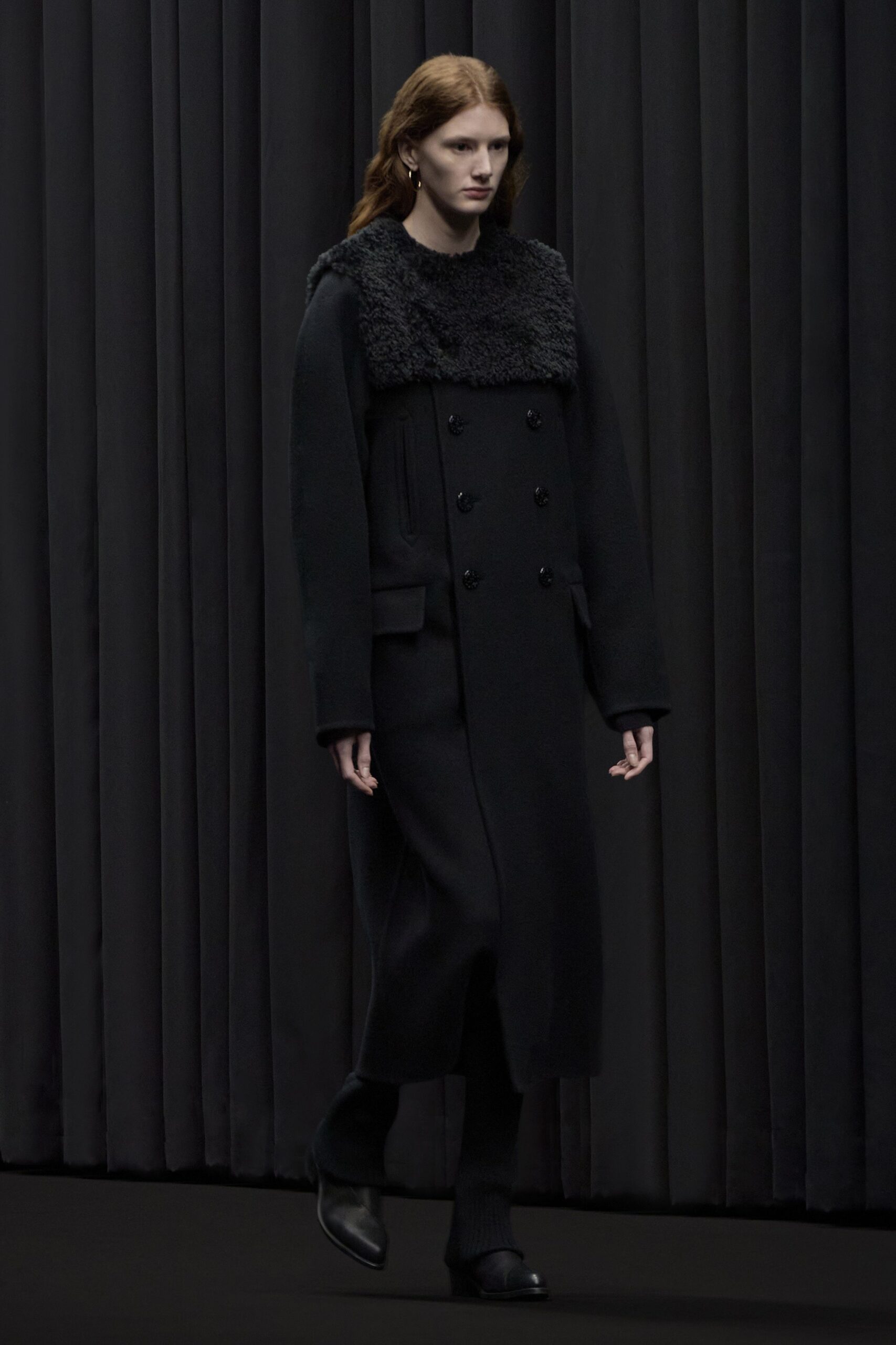 black wool long-sleeve collared relaxed padded coat
