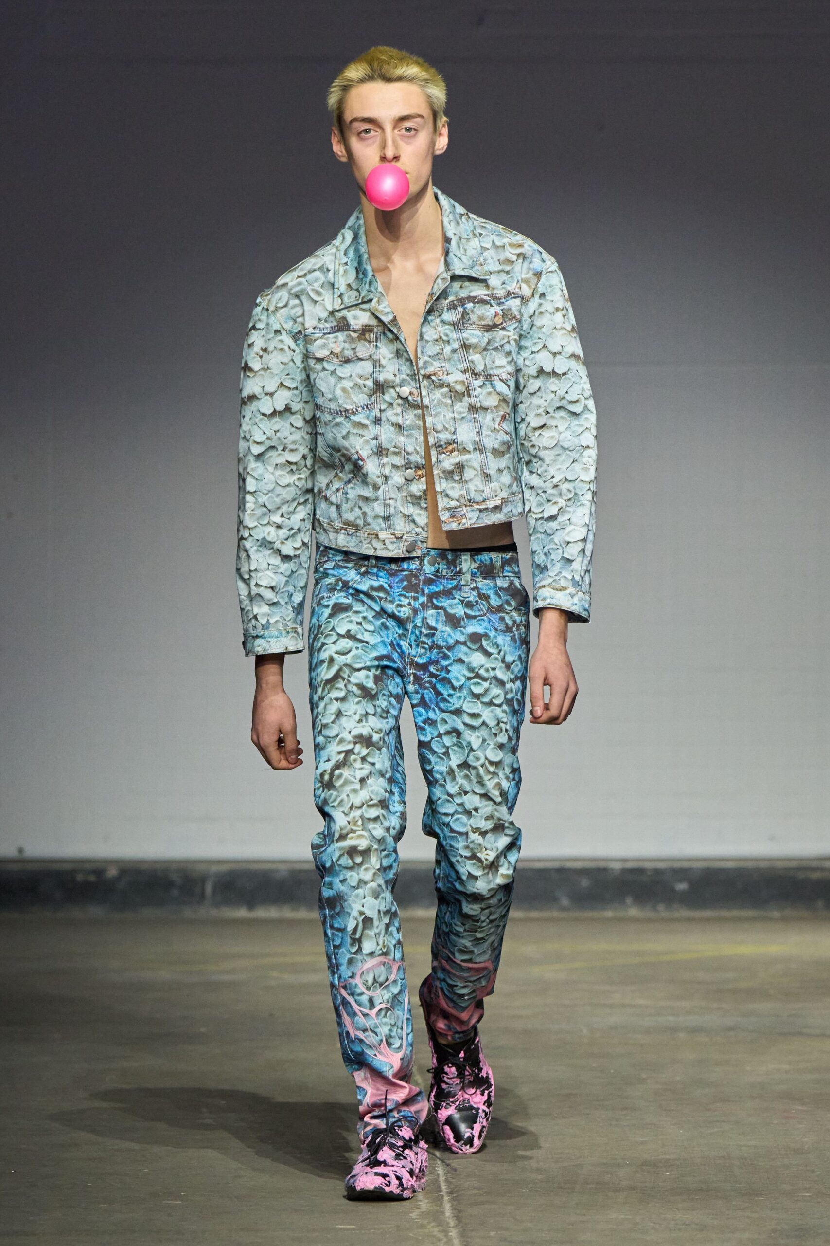 blue denim long-sleeve collared fitted buttoned jacket
