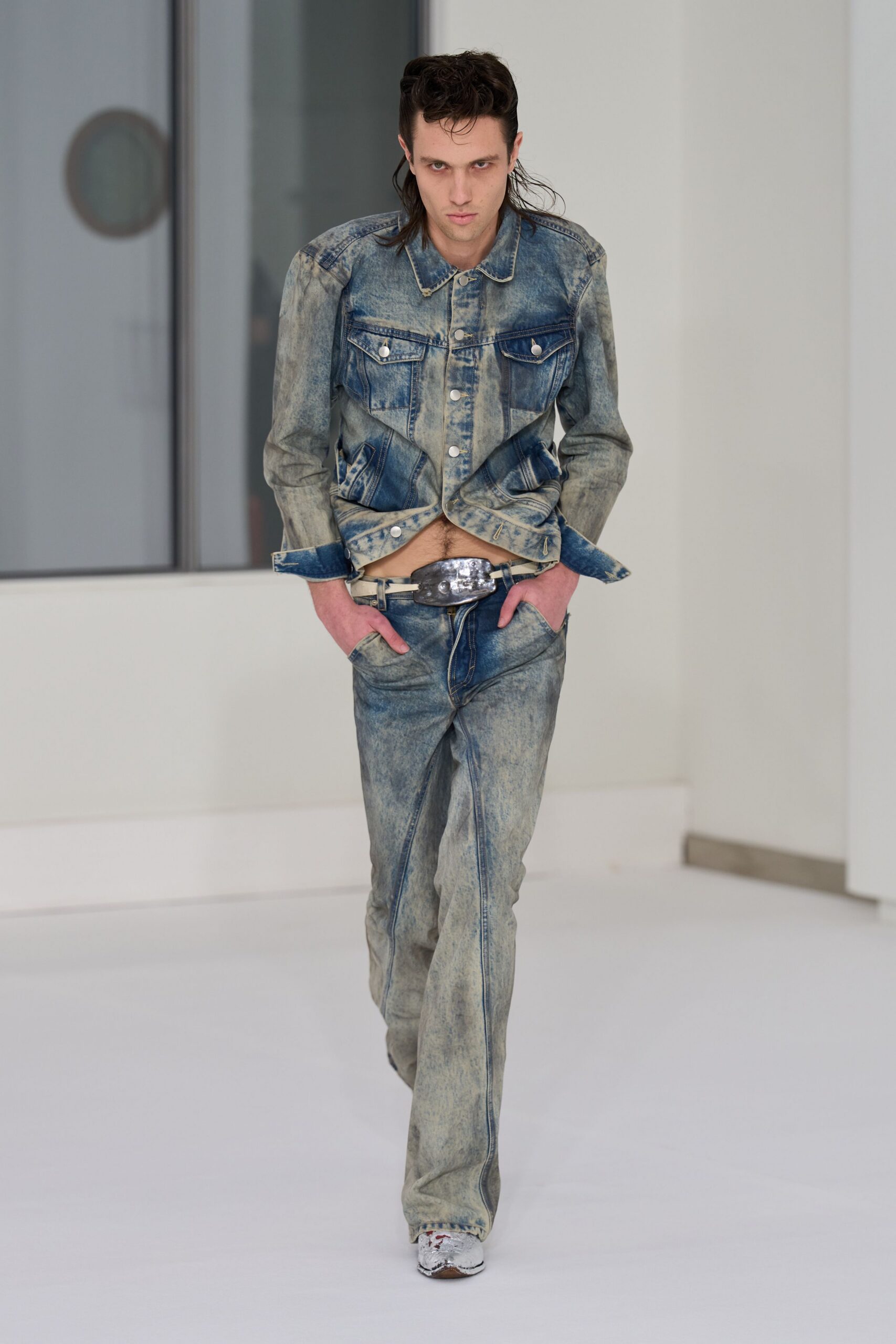 blue denim long-sleeve collared fitted buttoned jacket